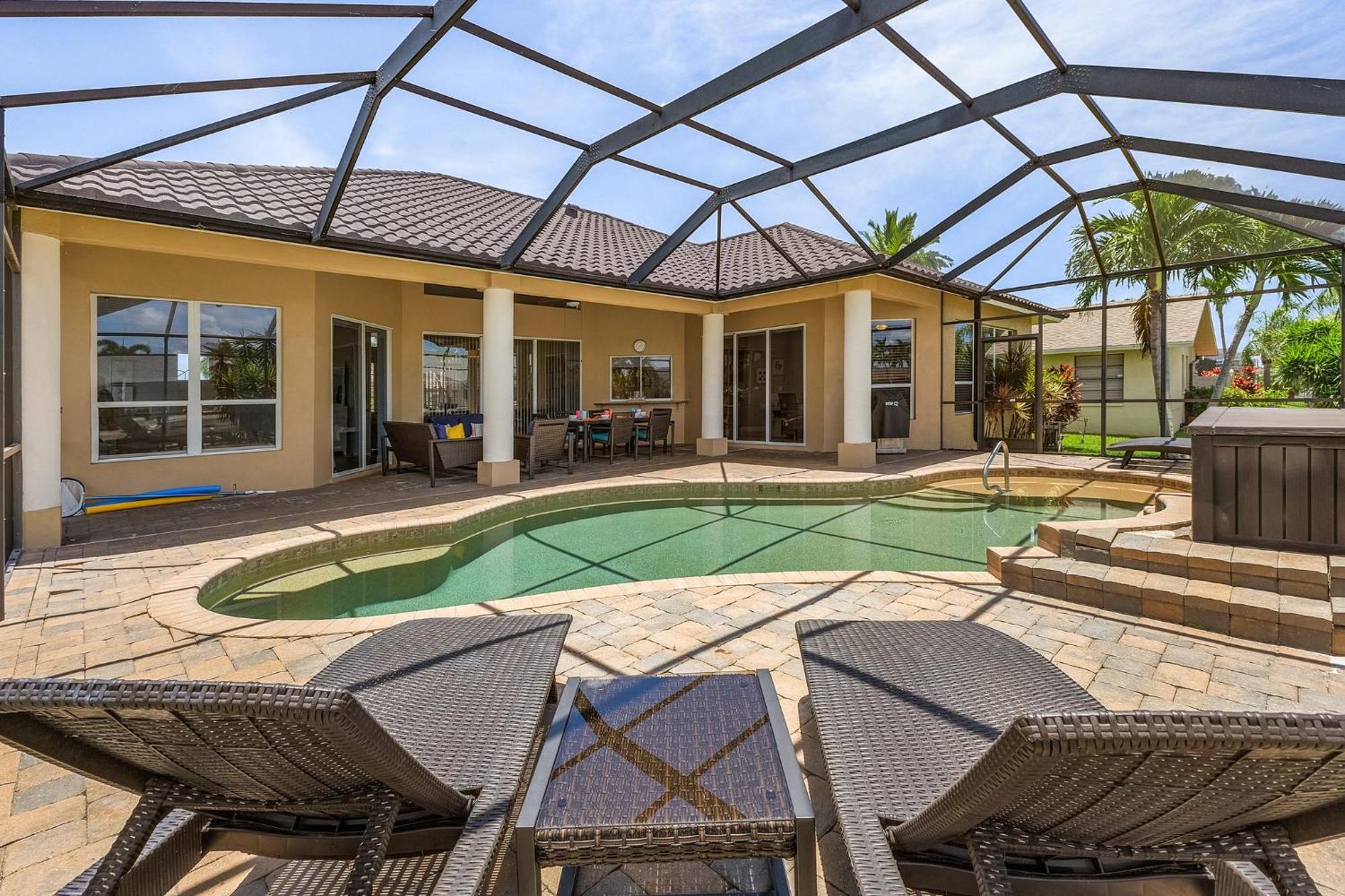 Villa Ocean Drive Sw Cape - Waterfront Private Locally Owned & Managed, Fair & Honest Pricing