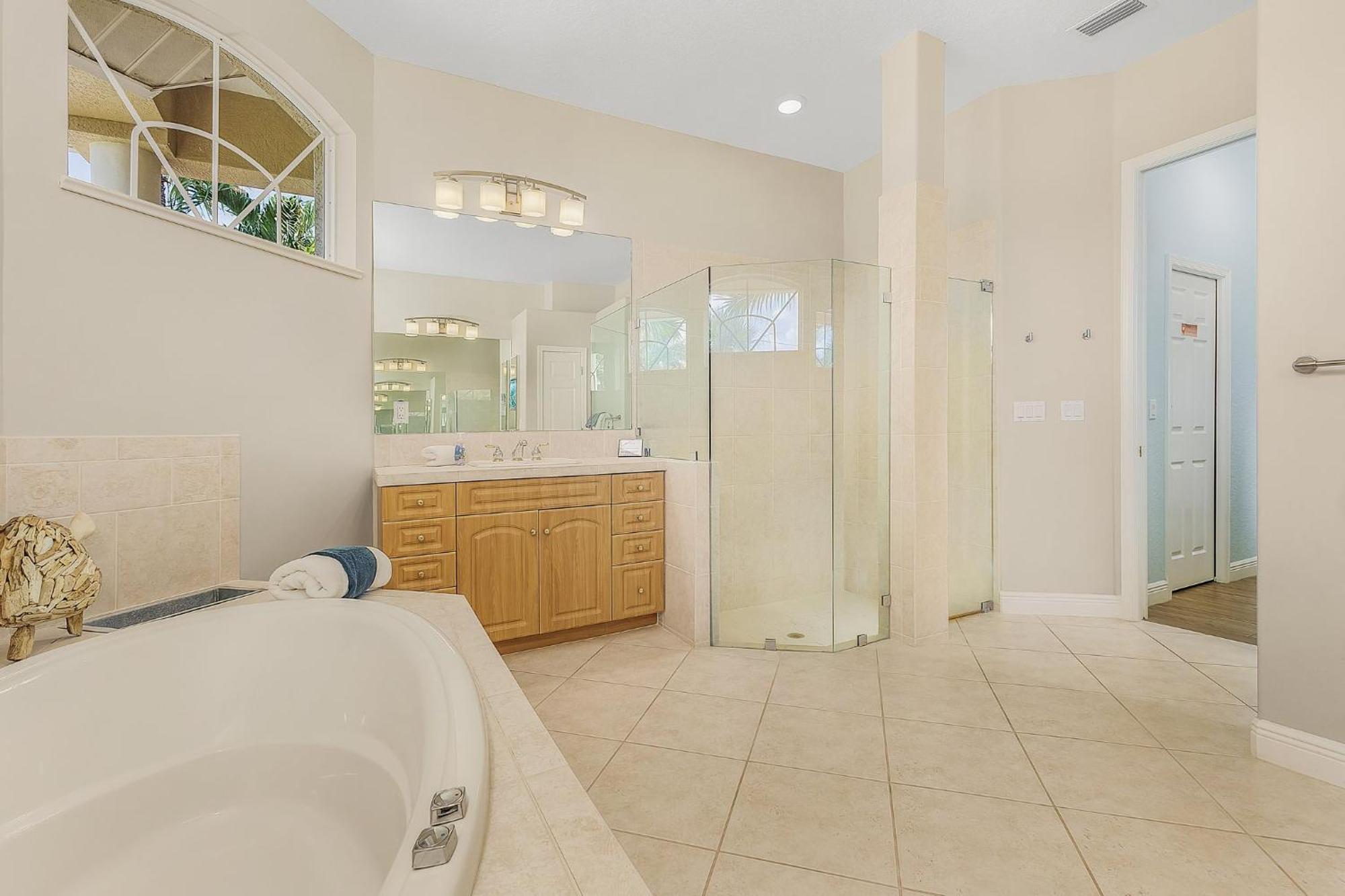 Villa Ocean Drive Sw Cape - Waterfront Private Locally Owned & Managed, Fair & Honest Pricing Cape Coral