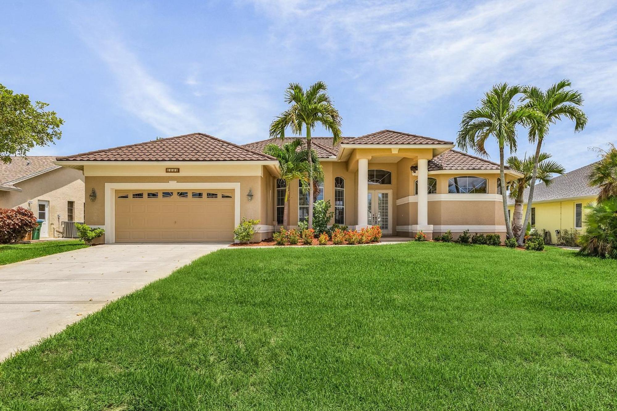 Ocean Drive Sw Cape - Waterfront Private Locally Owned & Managed, Fair & Honest Pricing Villa