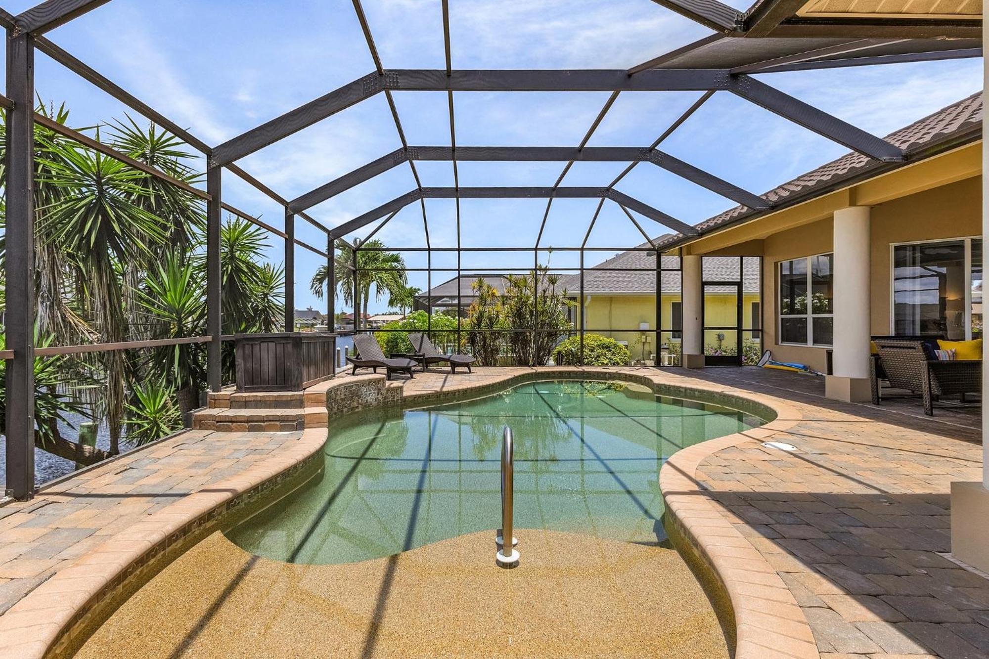 Ocean Drive Sw Cape - Waterfront Private Locally Owned & Managed, Fair & Honest Pricing * Cape Coral