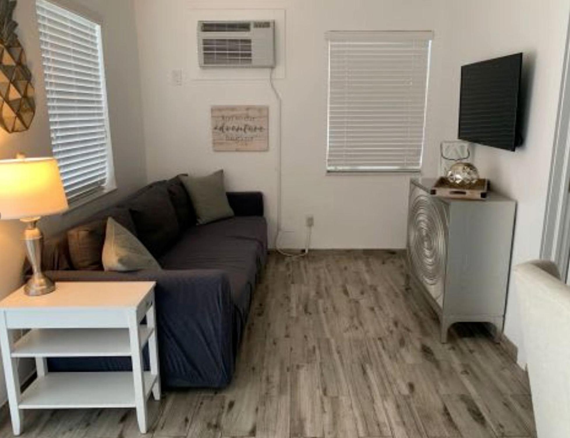 Apartment Cozy 1 Bedroom W Parking Space #5 Close To The