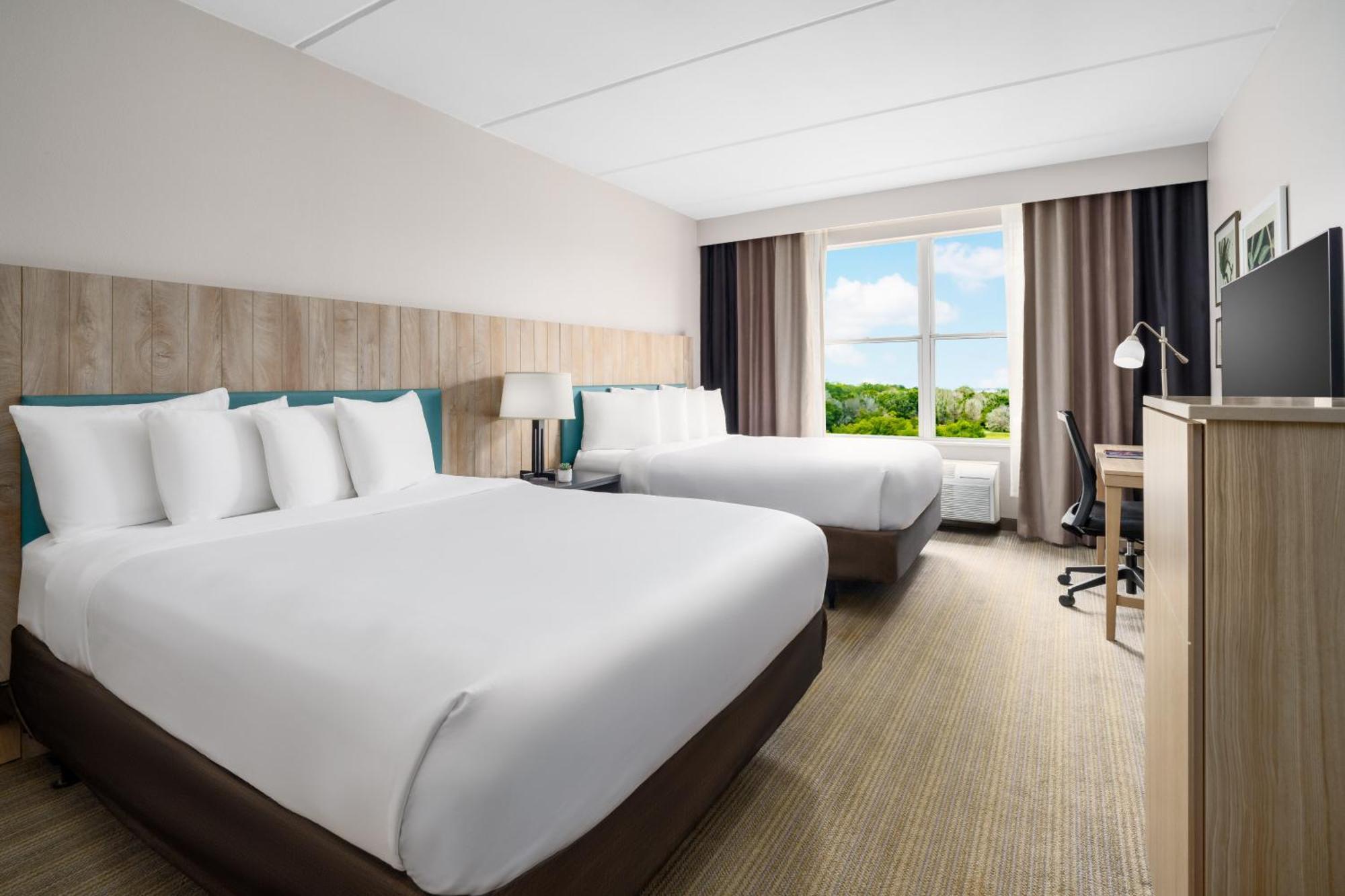 Country & By Radisson, Airport, Fl 3*