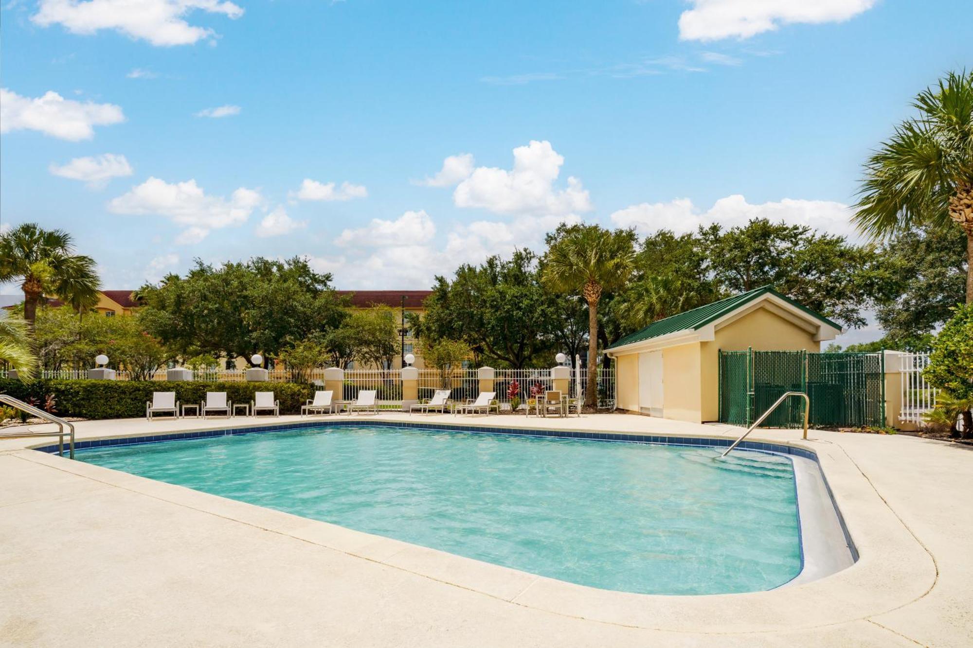 Hotel Country & By Radisson, Airport, Fl