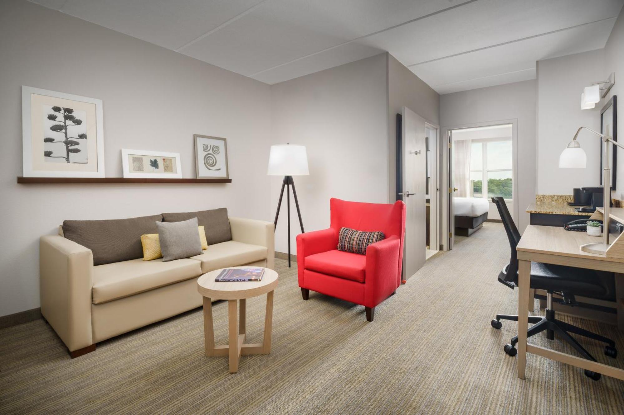Country & By Radisson, Airport, Fl 3*