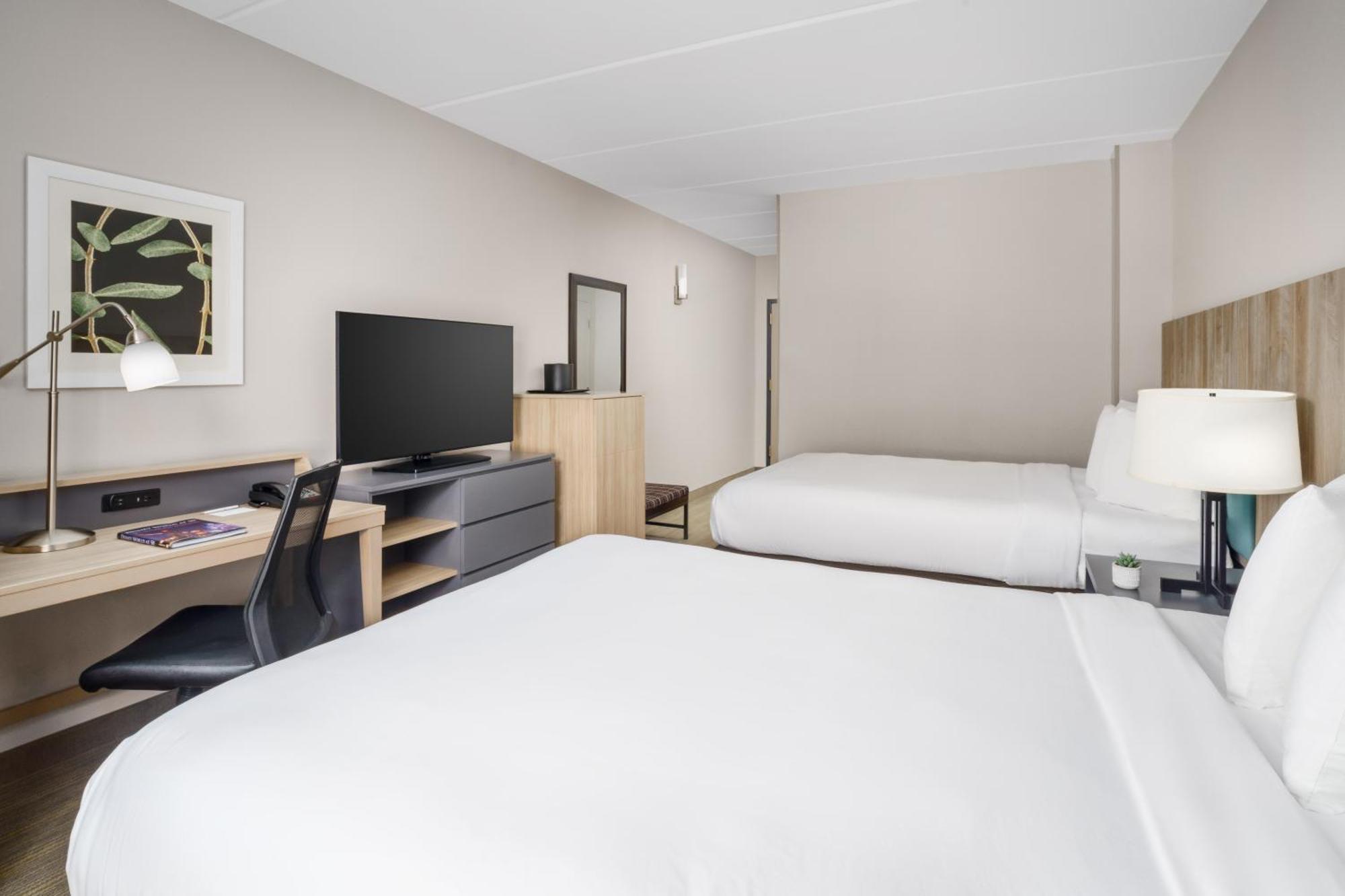 Hotel Country & By Radisson, Airport, Fl 3*