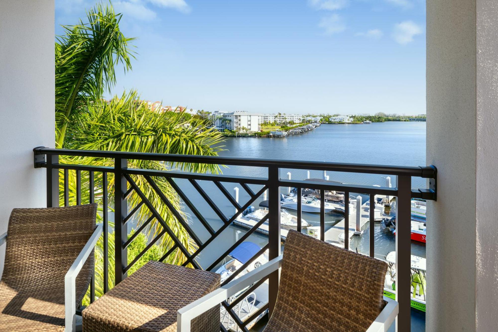 Hyatt House 5th Avenue 3* Naples