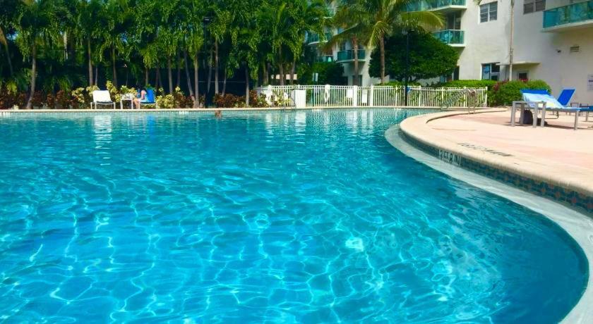 Sunny Isles Spacious Apartment *
