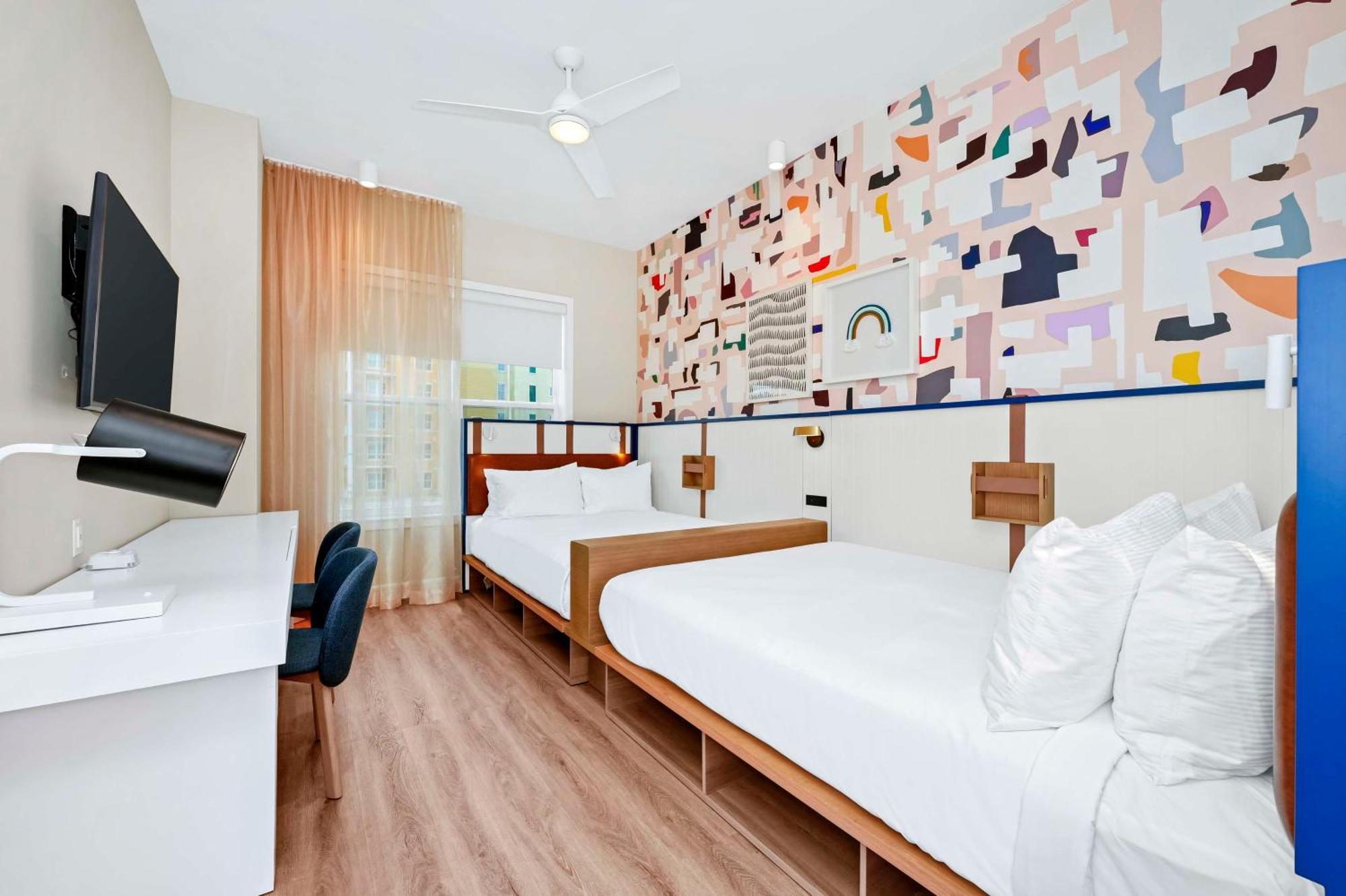 Embassy By Hilton Orlando Sunset Walk Resort 4*