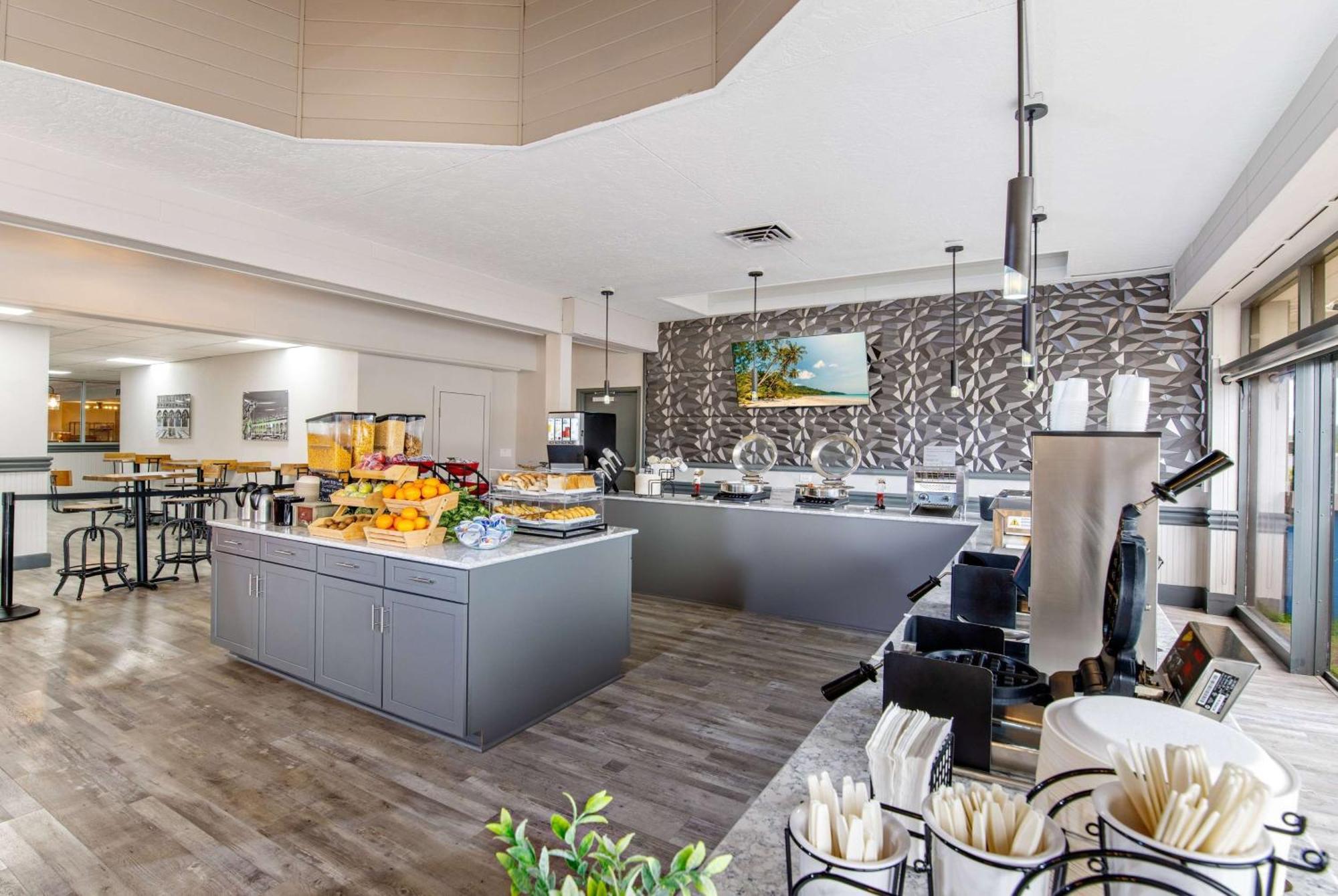 Hotel Ramada By Wyndham Waterfront