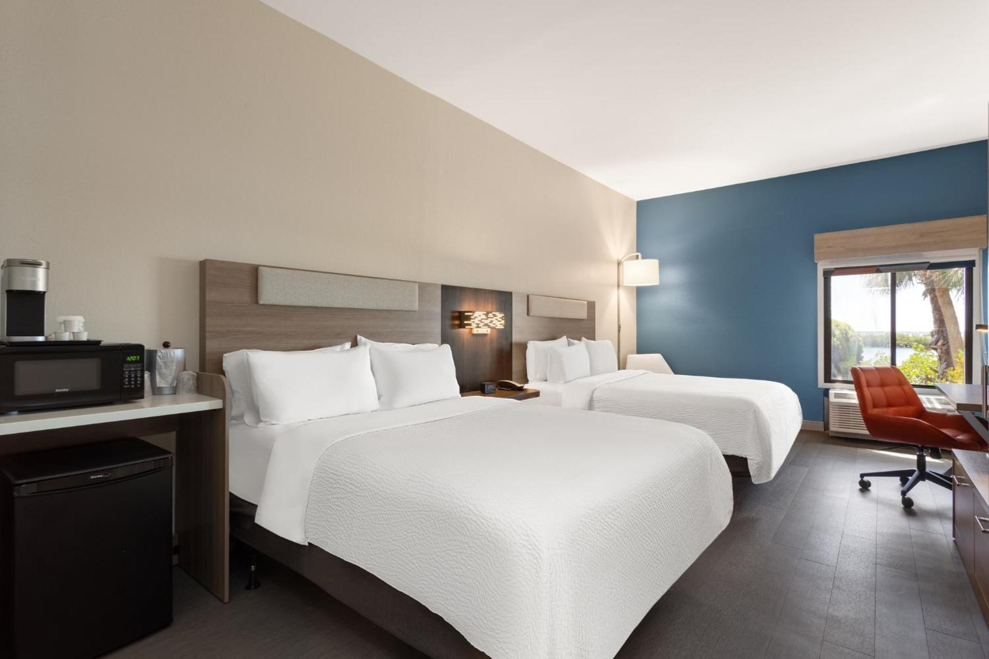 Express & Tampa-rocky Point Island By Ihg Hotel 2*