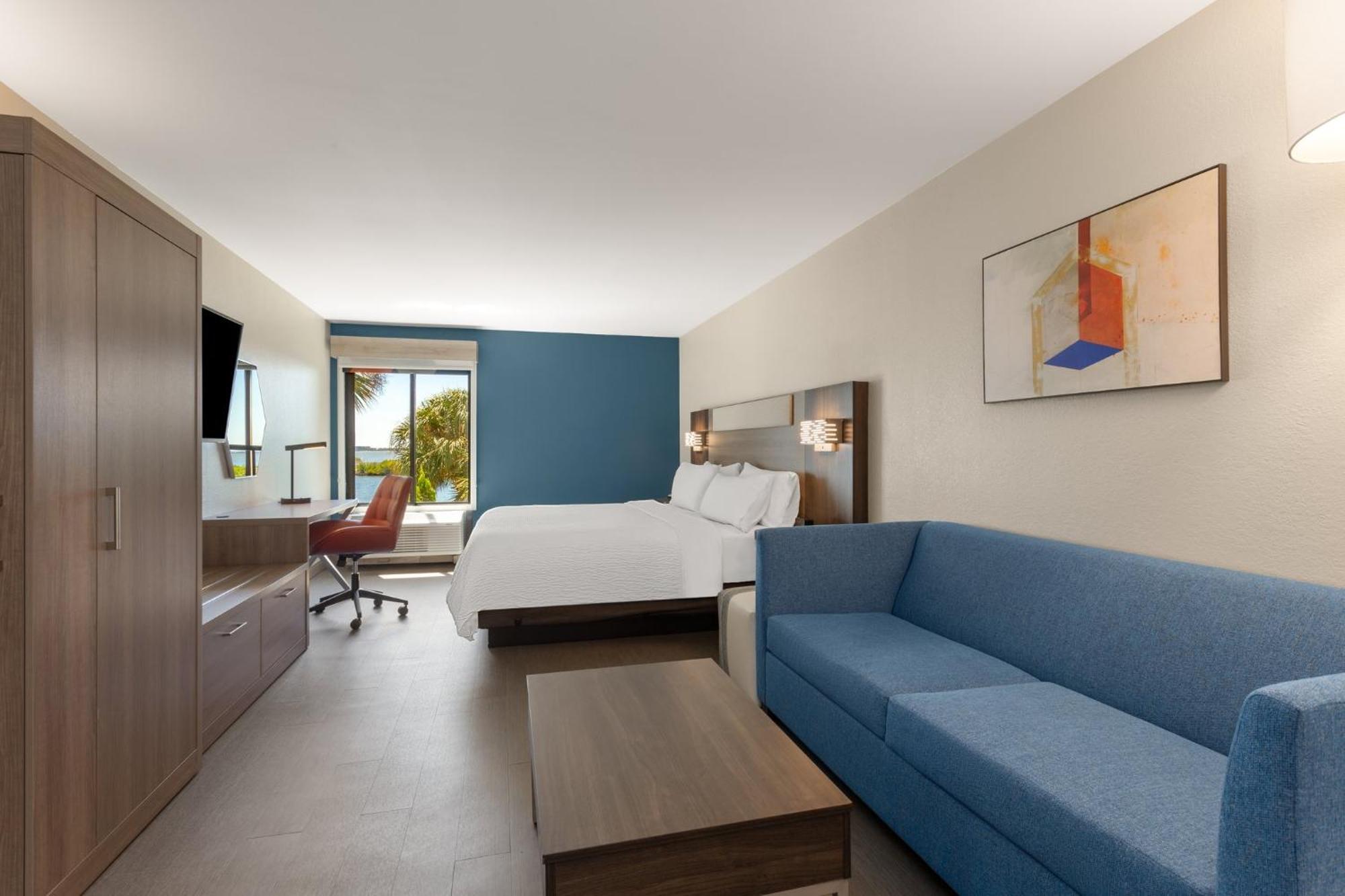 Hotel Express & Tampa-rocky Point Island By Ihg 2*