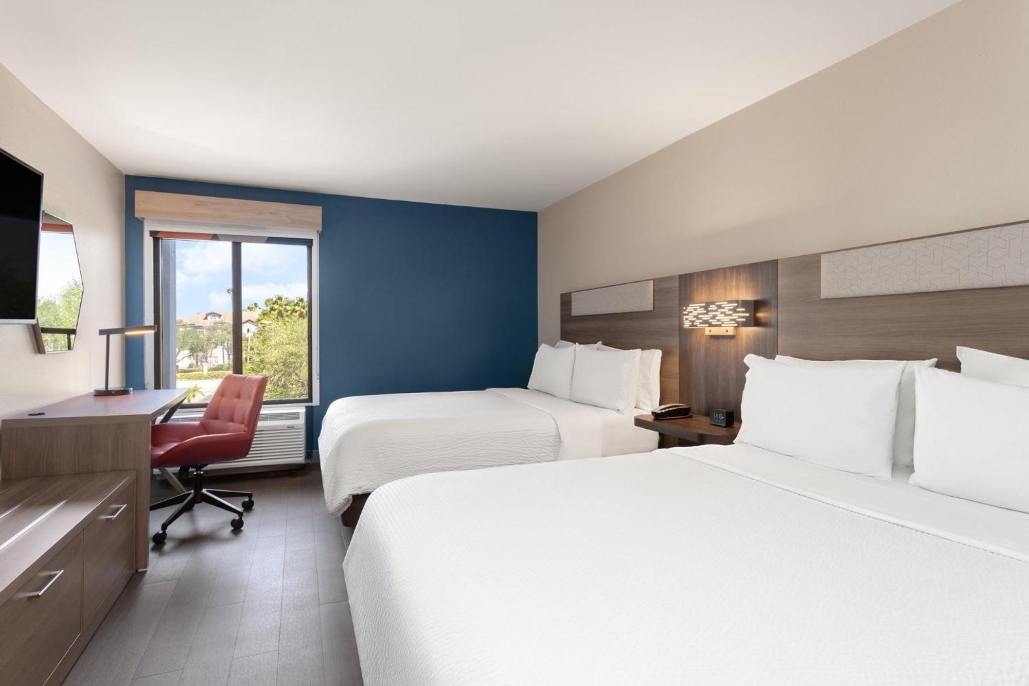 Hotel Express & Tampa-rocky Point Island By Ihg