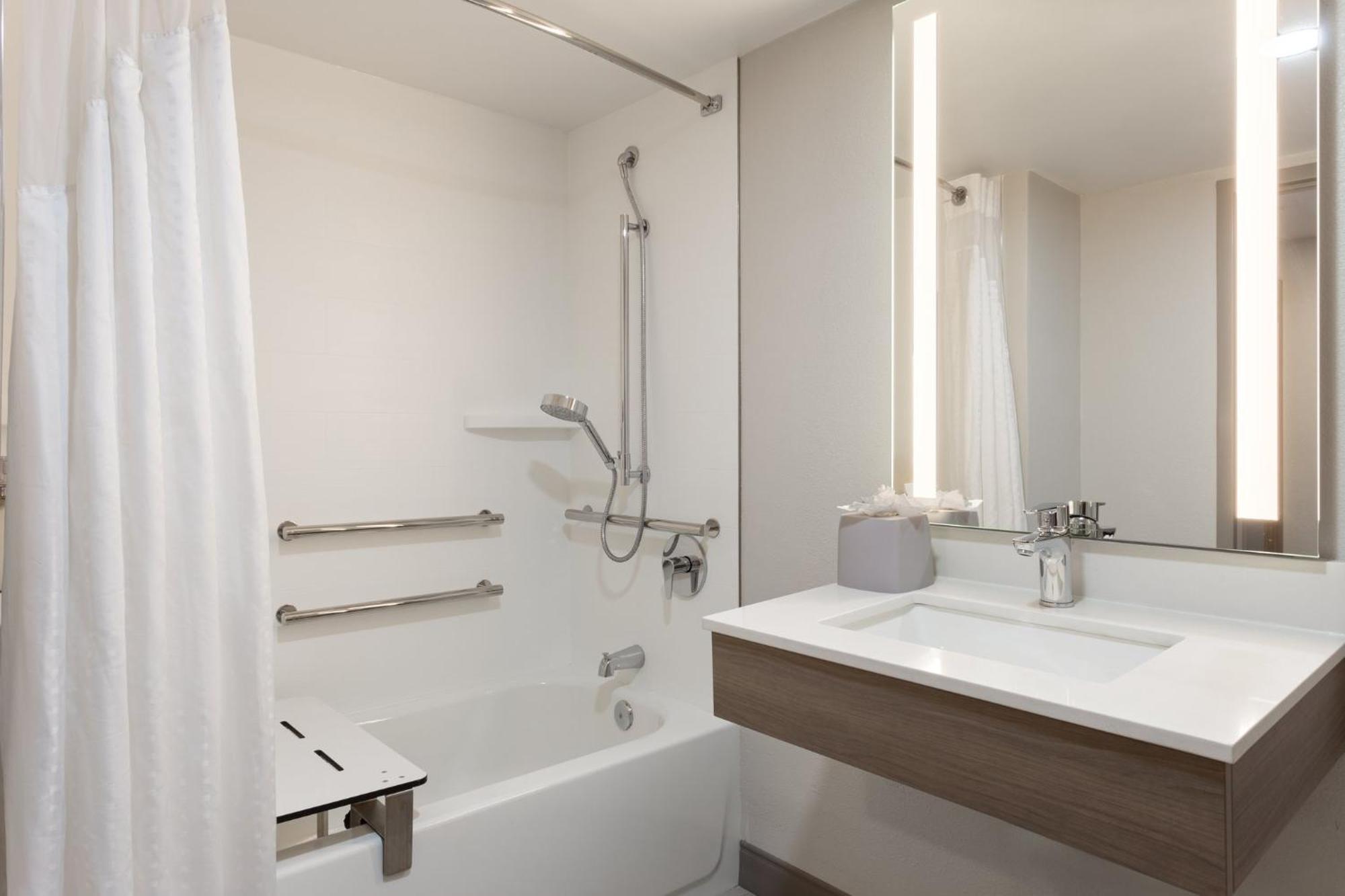 Express & Tampa-rocky Point Island By Ihg Hotel 2*