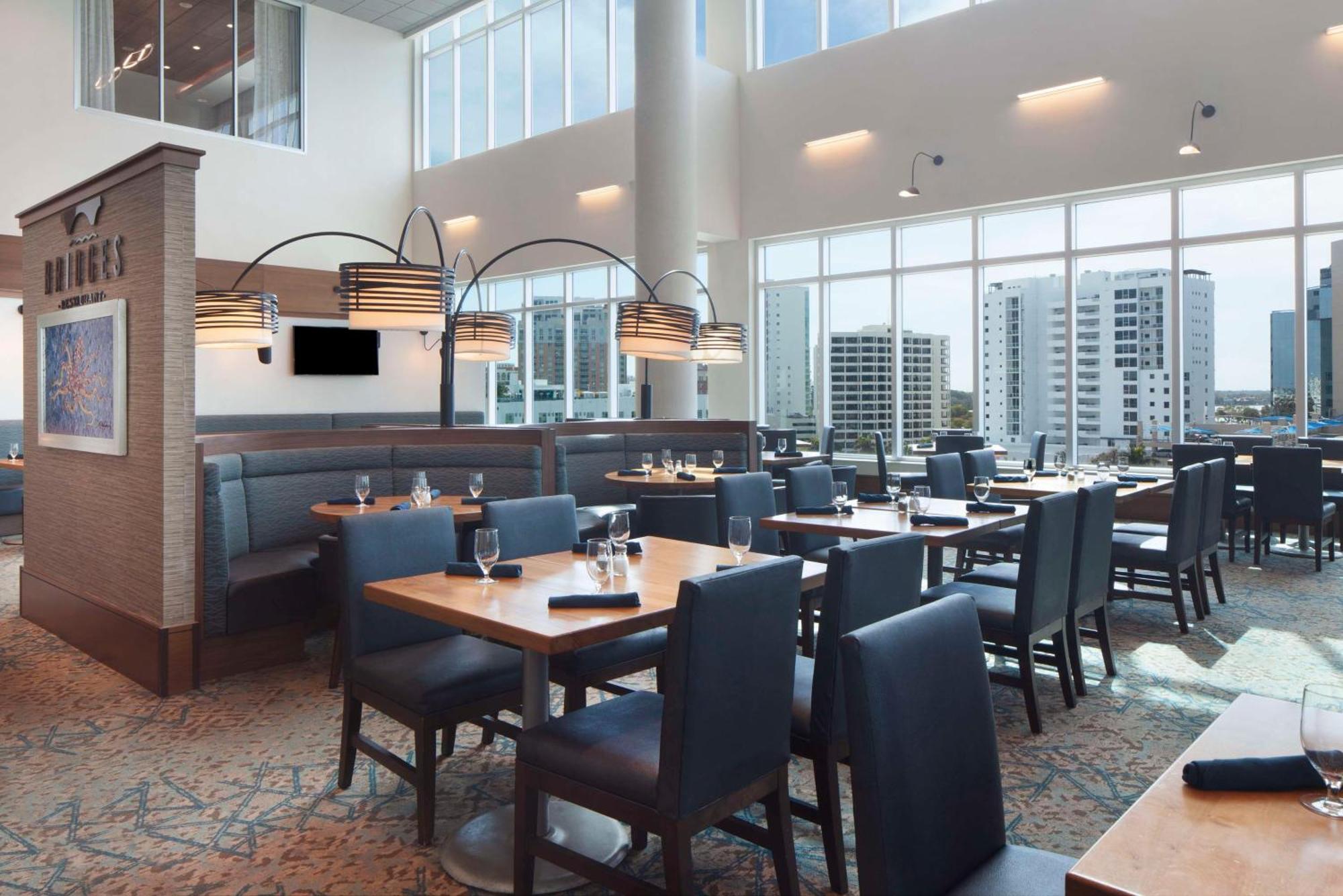 Hotel Embassy By Hilton Sarasota
