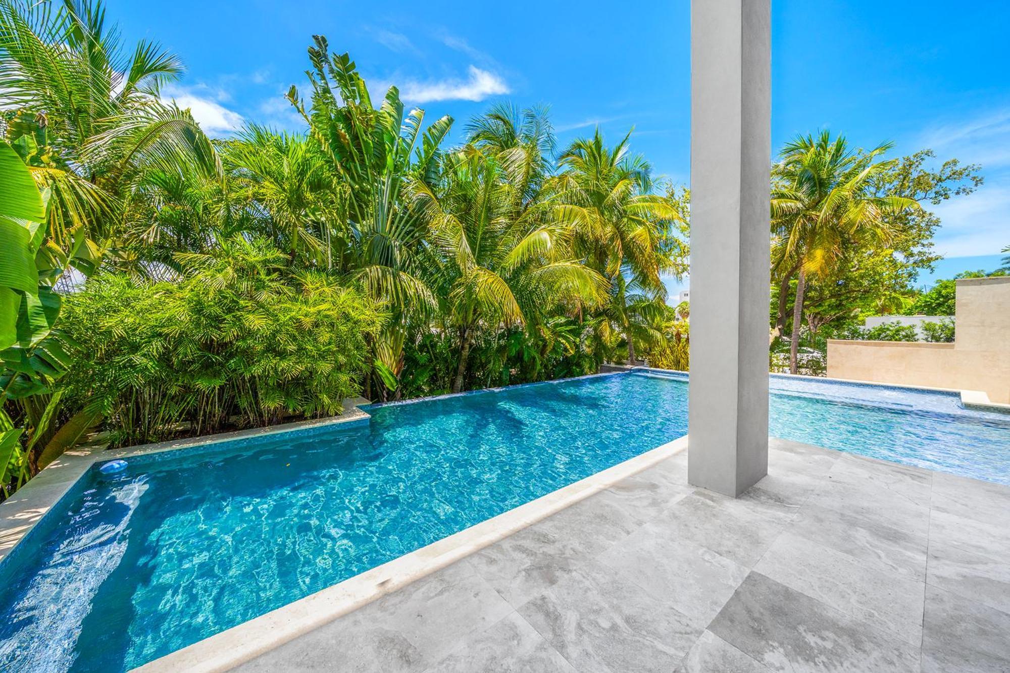 Waterfront 6 Bedrooms Sleeps 14 People Villa Miami
