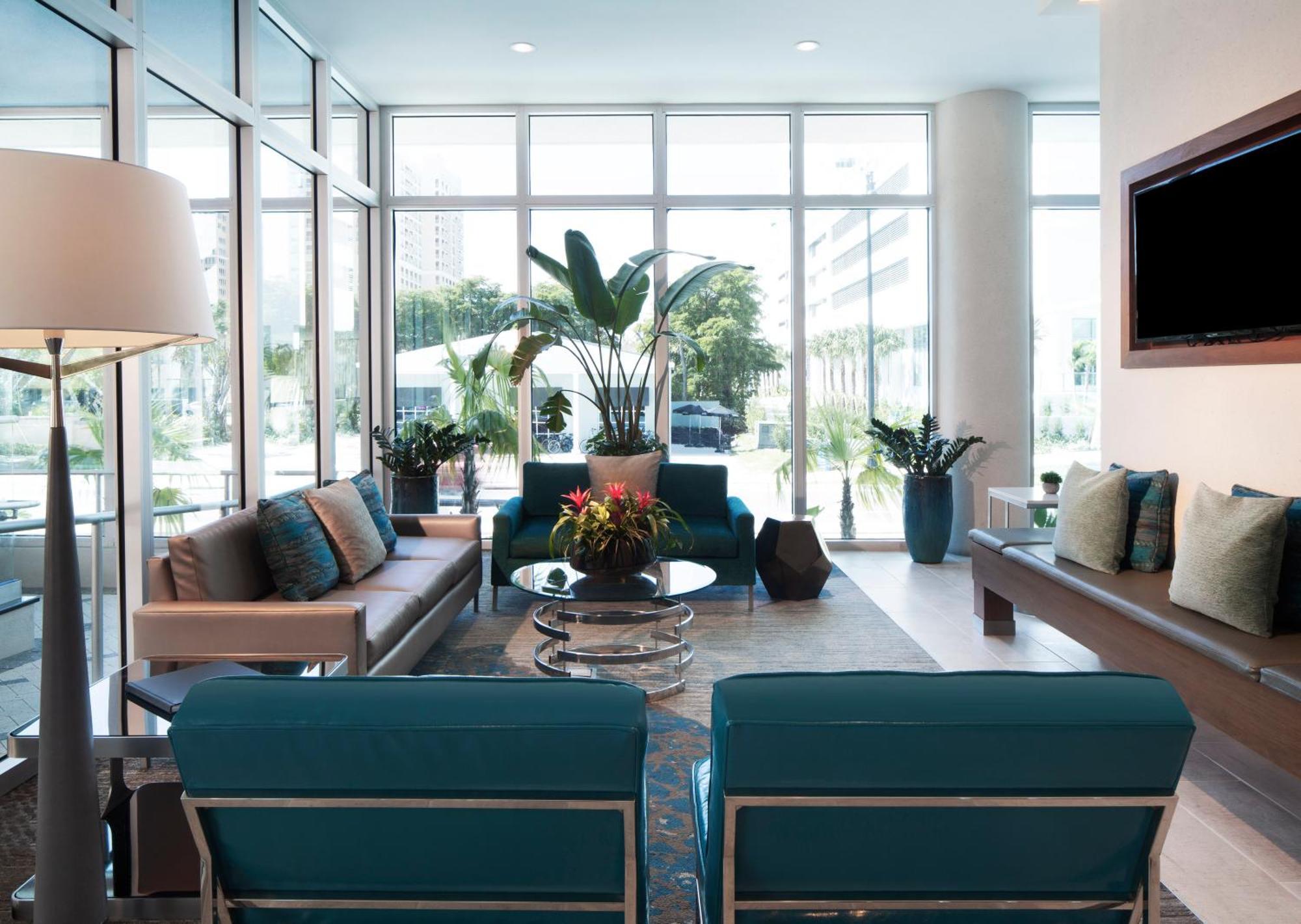 Hotel Embassy By Hilton Sarasota