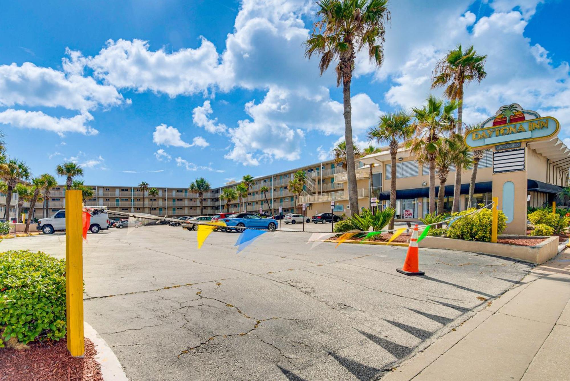 Cozy Daytona - Steps To Ocean! *