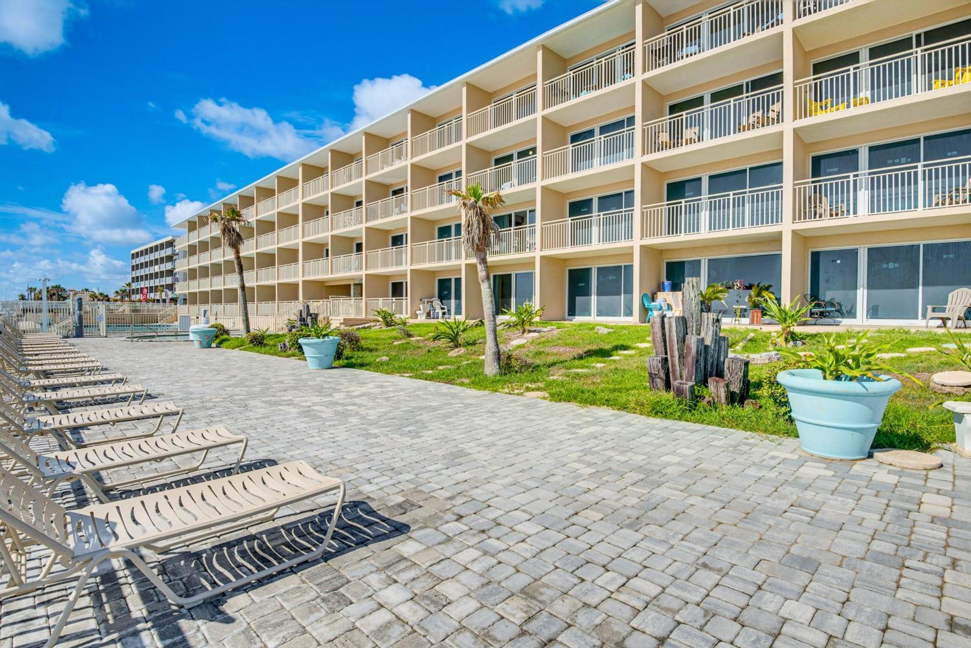 Cozy Daytona - Steps To Ocean! * Daytona Beach