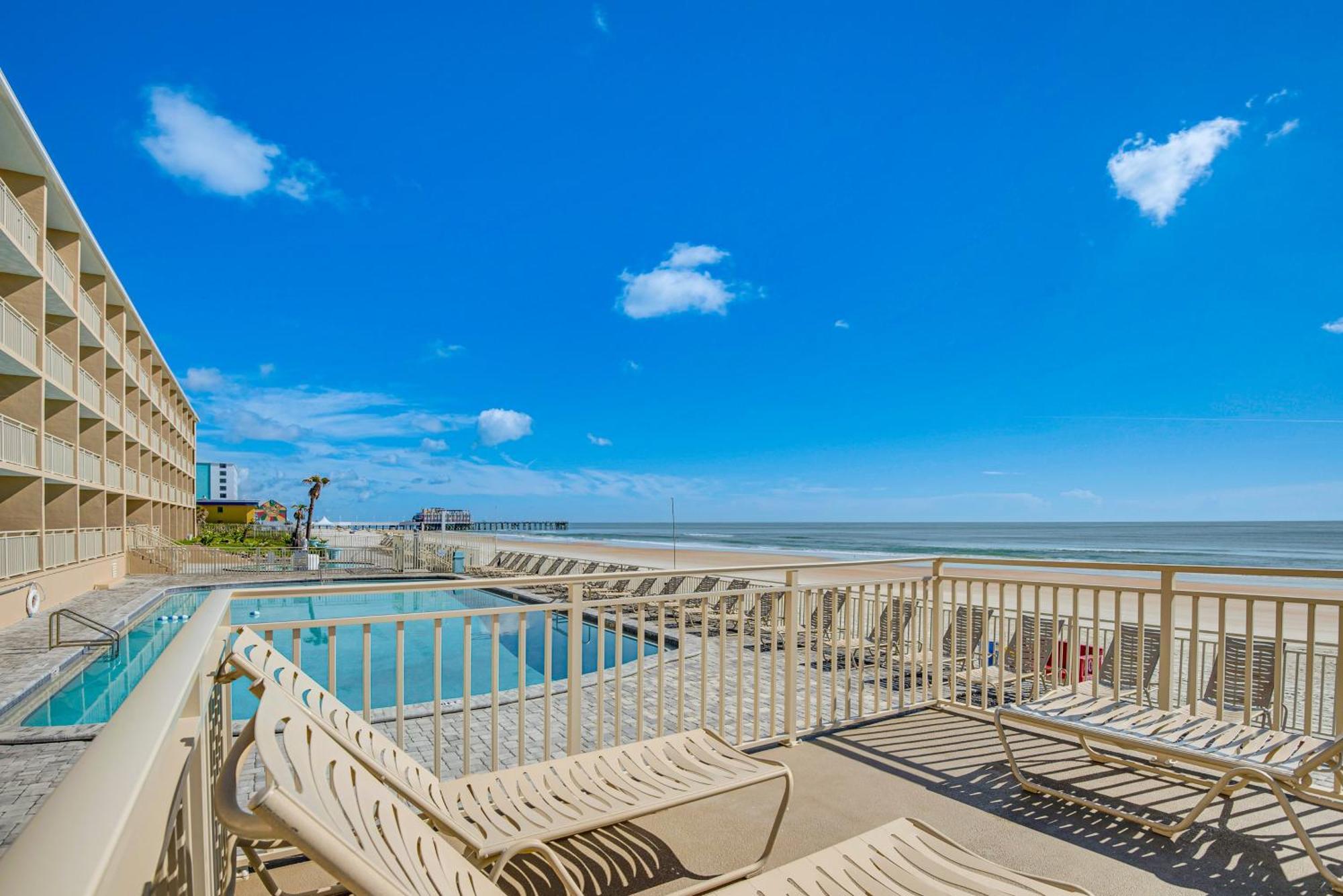 Cozy Daytona - Steps To Ocean! *