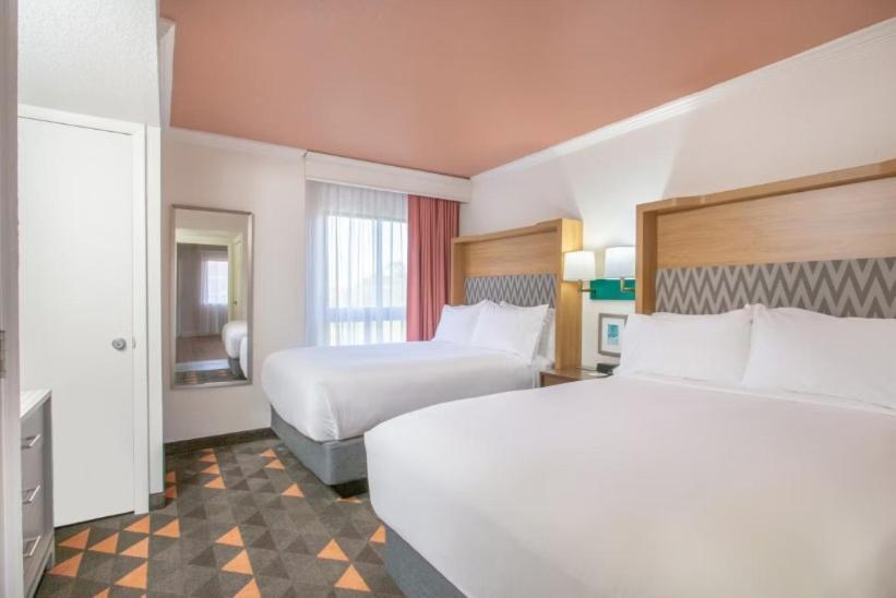Hotel & - North