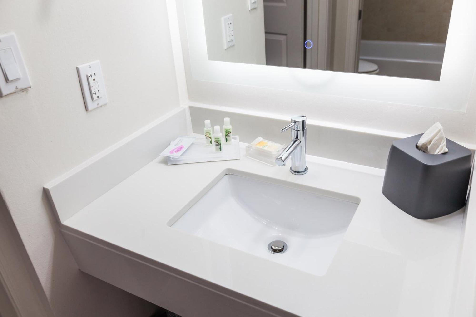 Hotel & - North 3*