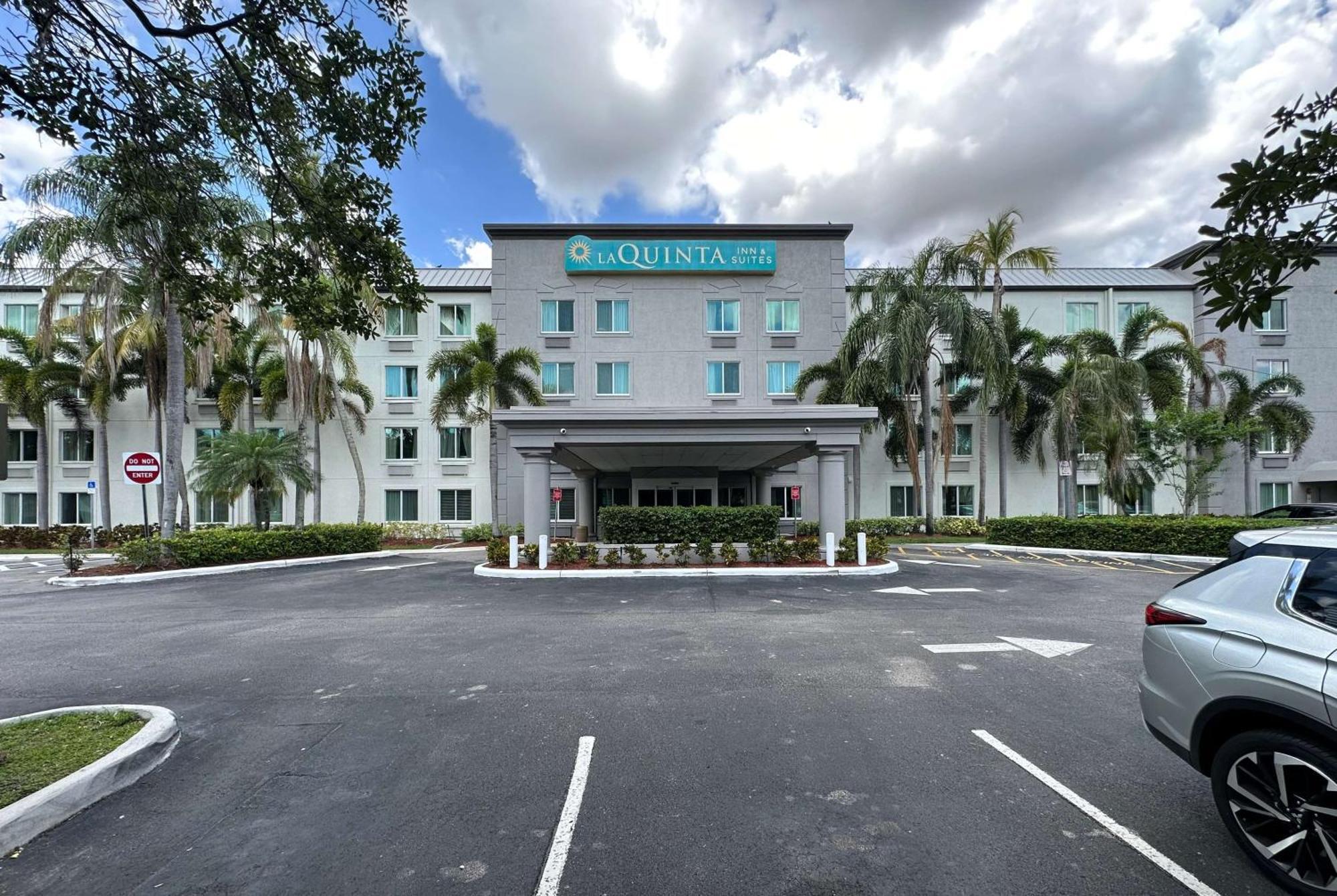 La Quinta & By Wyndham Sawgrass 3*