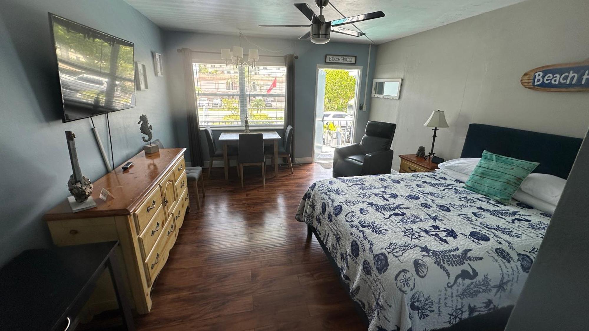 Motel Ashley Brooke