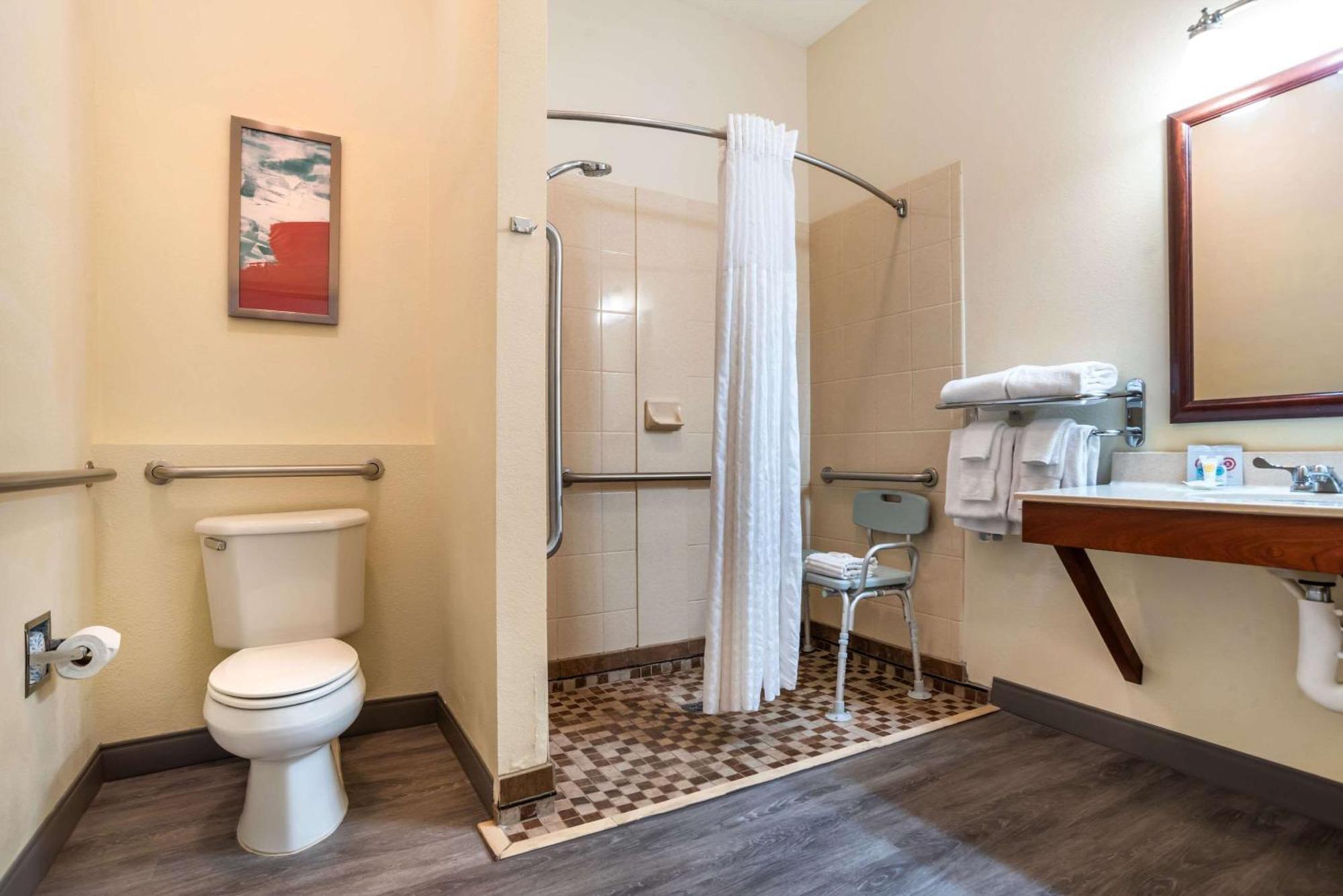 Comfort & Hotel Crestview
