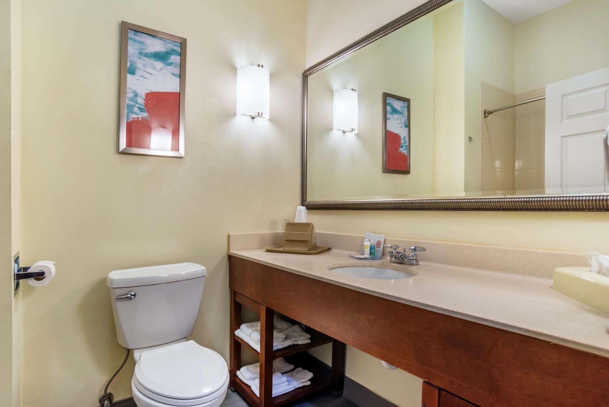 Hotel Comfort & Crestview