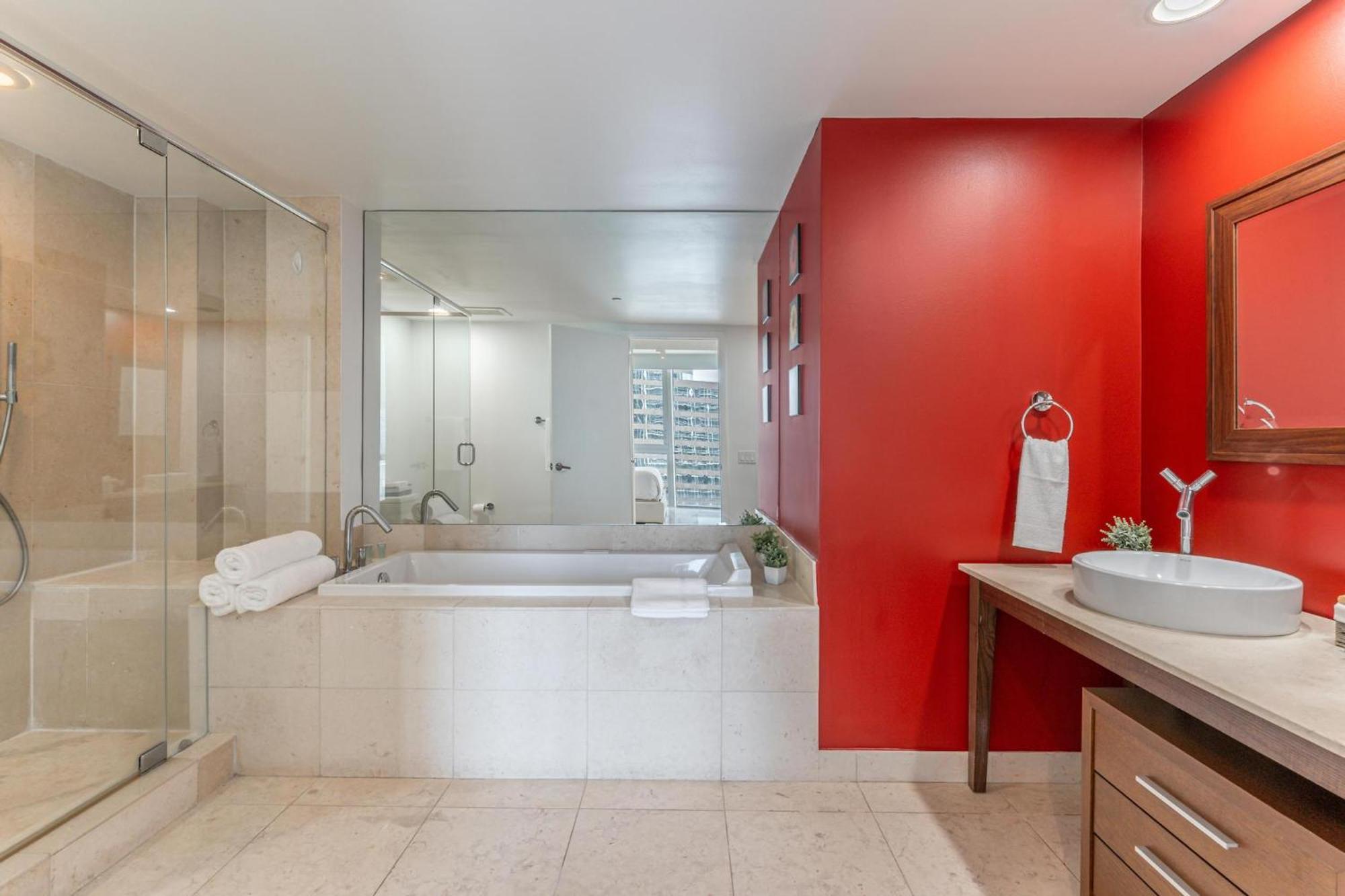 Icon Brickell Miami- 2 Bedroom With And Water Views! *
