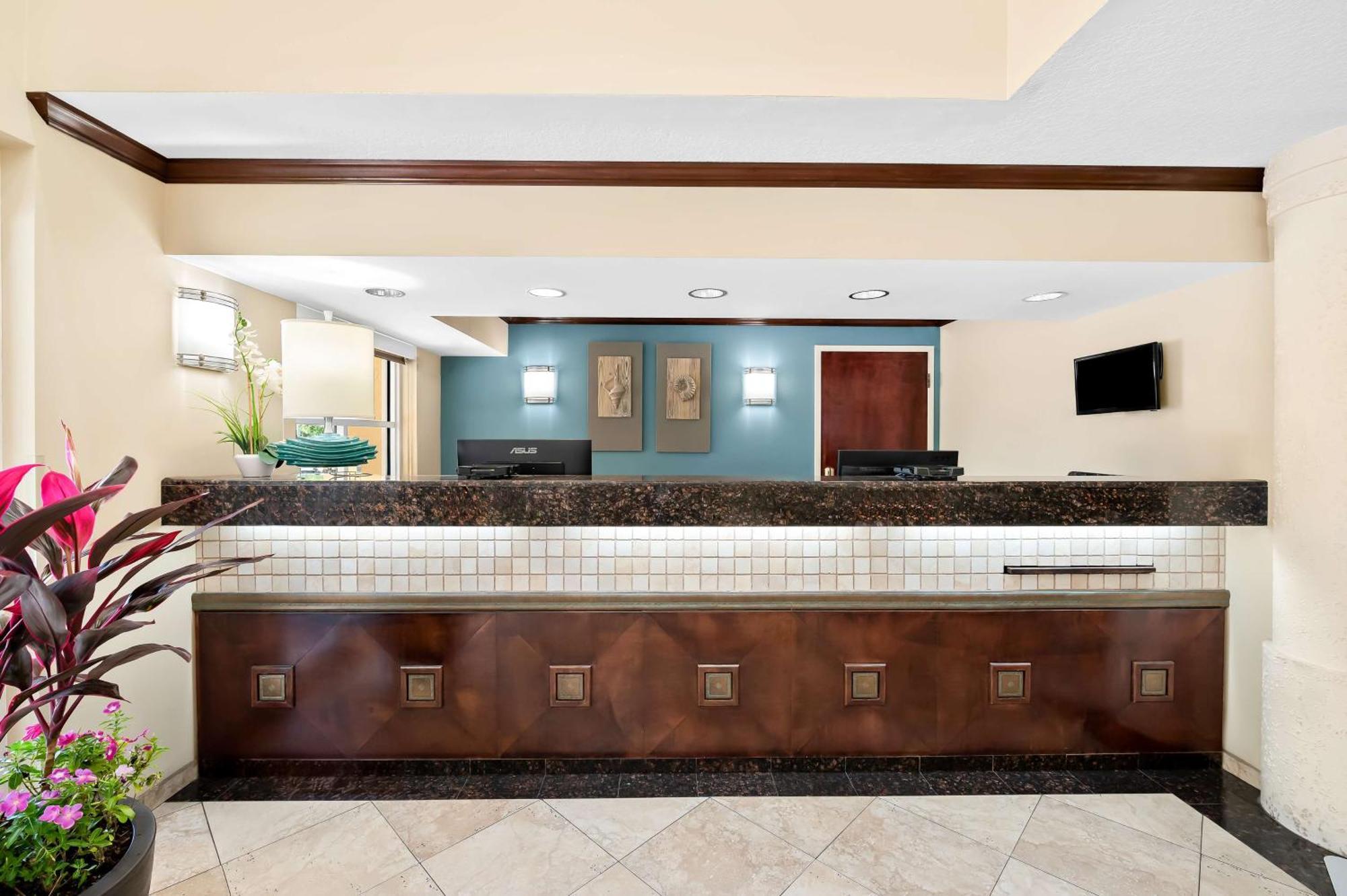 Western Intracoastal Hotel