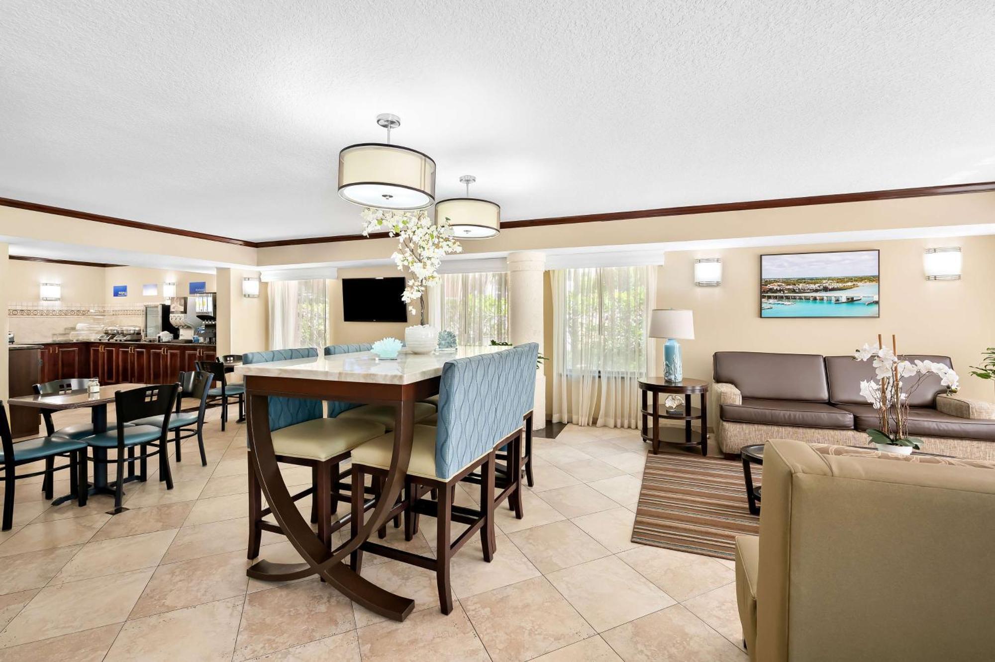 Western Intracoastal Hotel