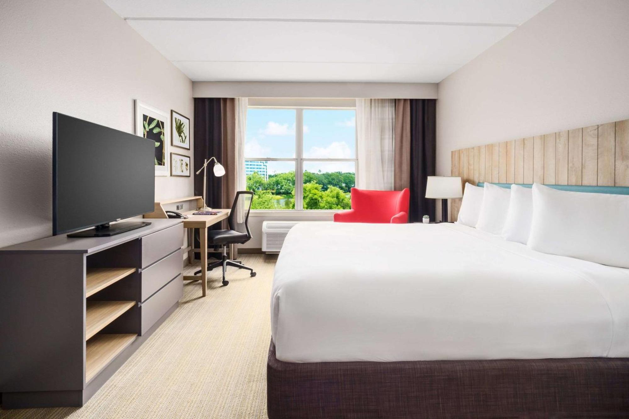 Country & By Radisson, Airport, Fl Hotel
