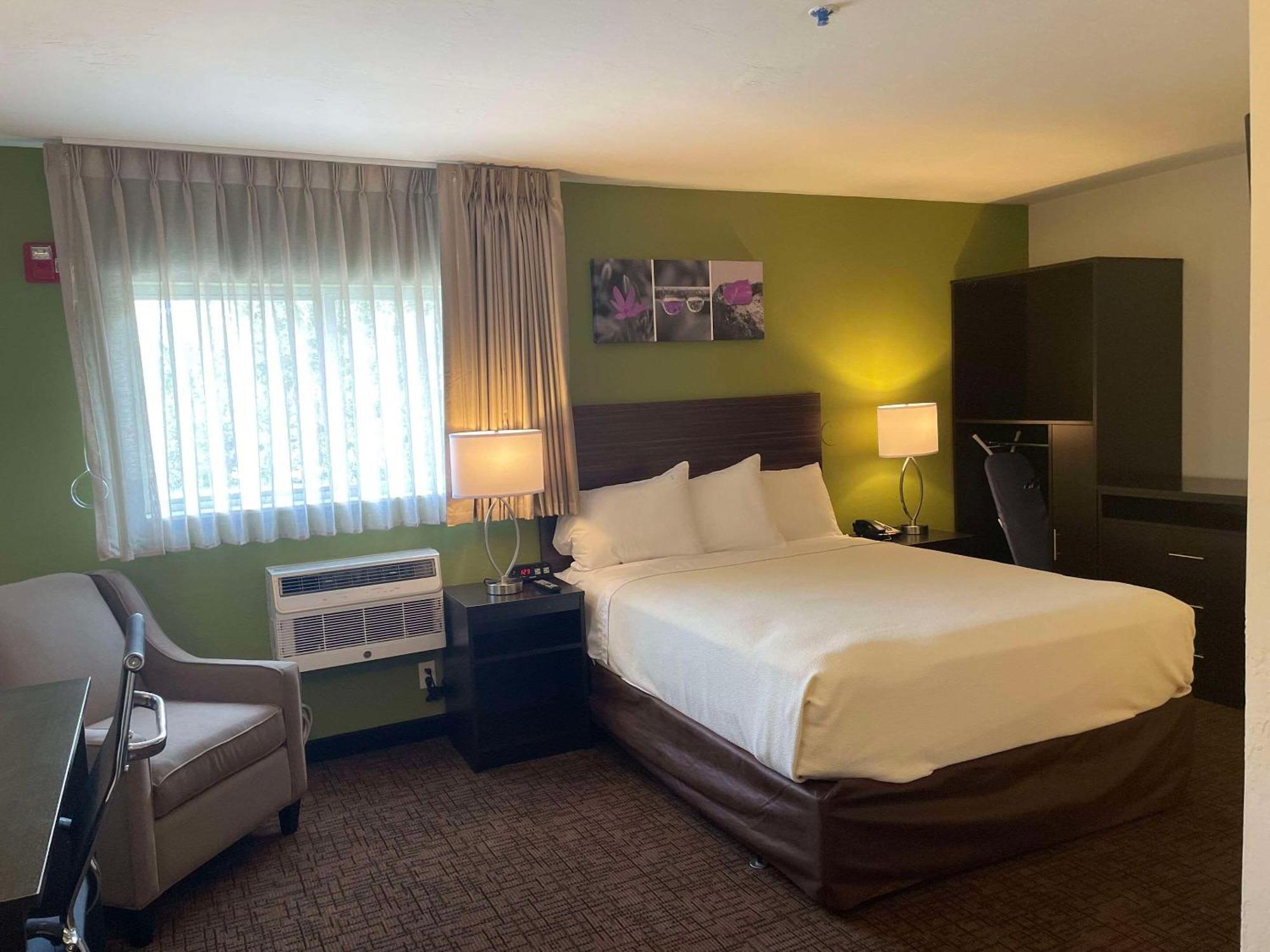 Hotel Suburban Airport 2*