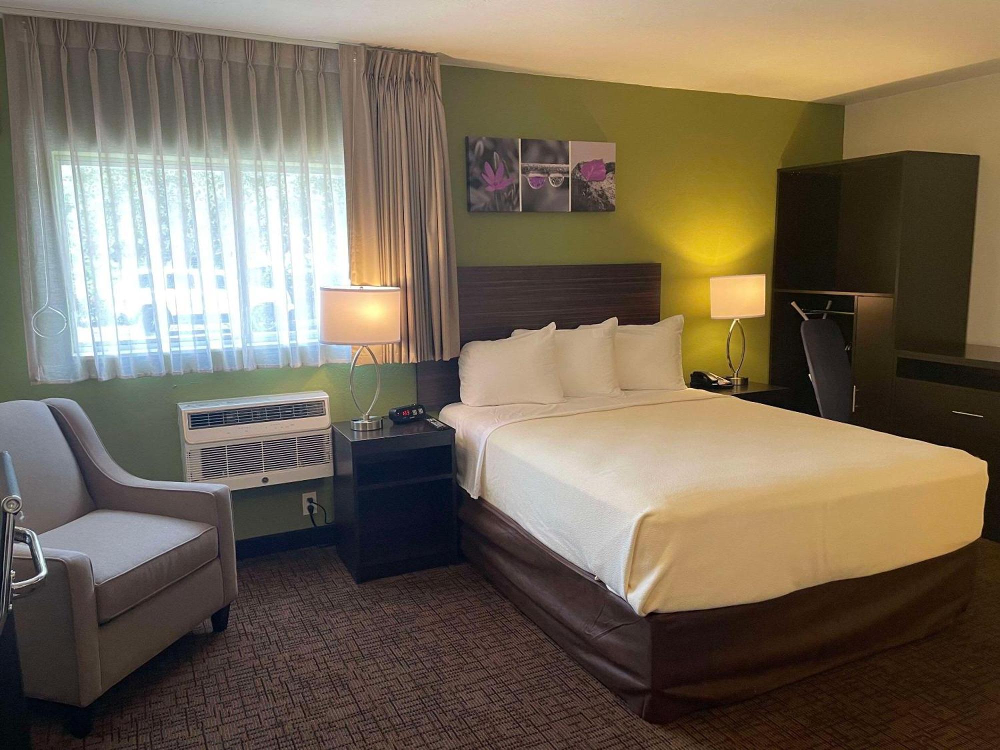 Hotel Suburban Airport 2*