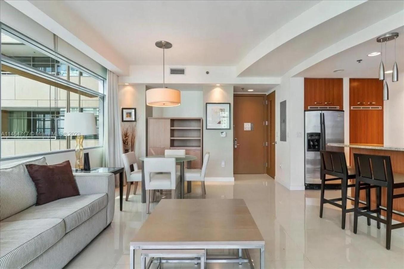 Private At Lux Free Parking Miami