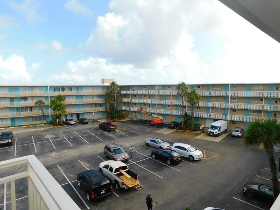 Apartment Ocean Breeze - Direct Ocean Front-Pool Is Open