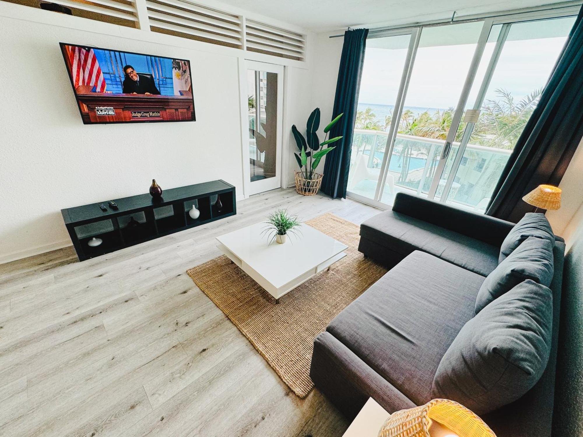 The Tides On Apartment