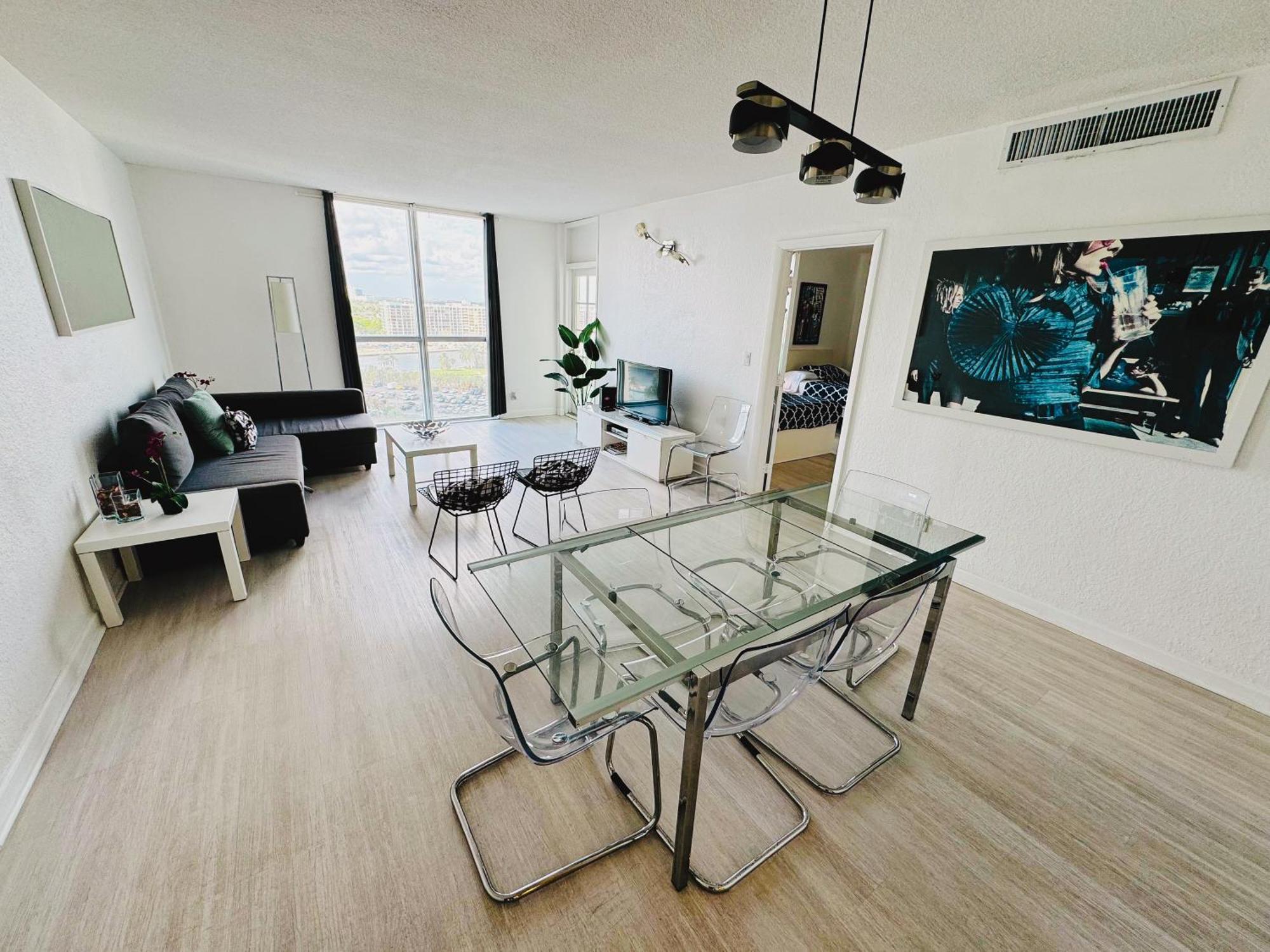 The Tides On Apartment Hollywood