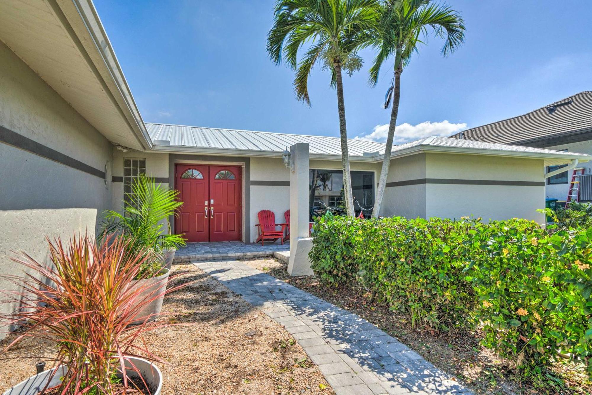 Canal-front Oasis With Pool And Dock! Cape Coral