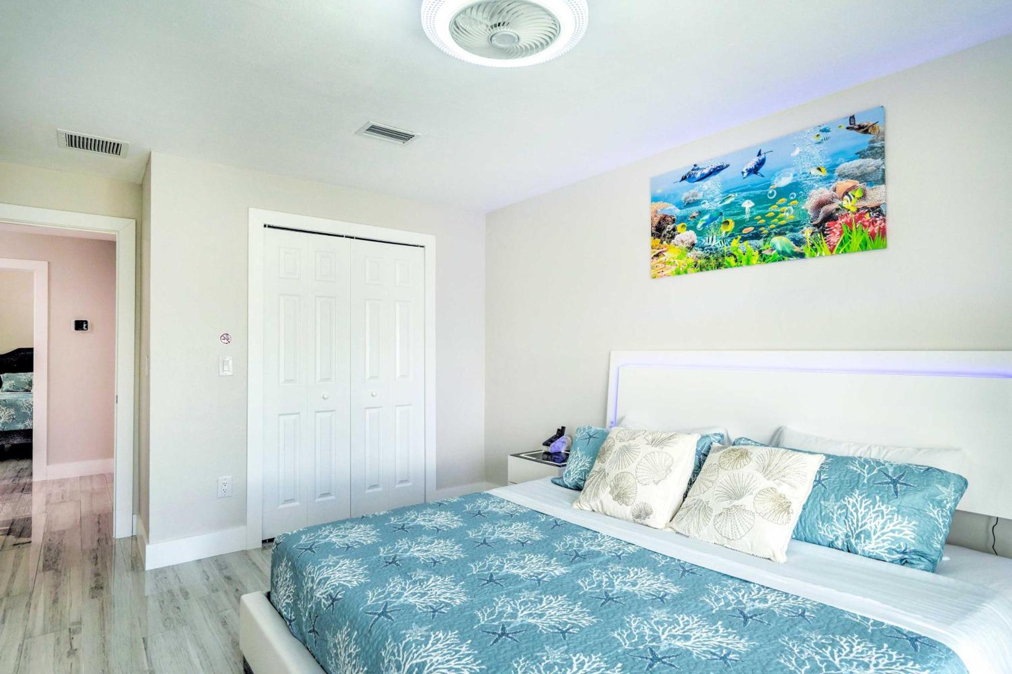 Holiday home Canal-front Oasis With Pool And Dock! Cape Coral