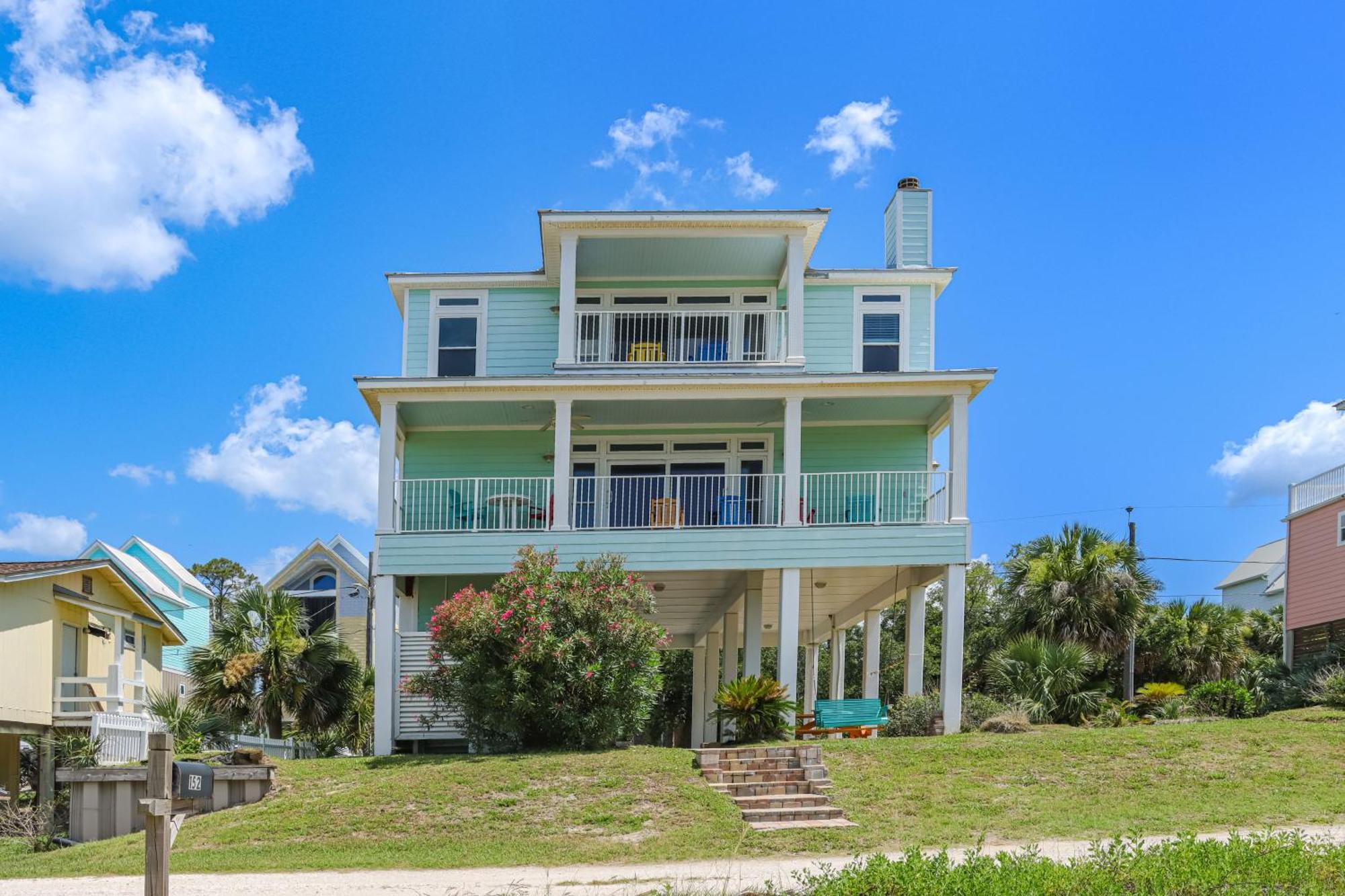 Holiday home Happy Dolphin By Pristine Vacation