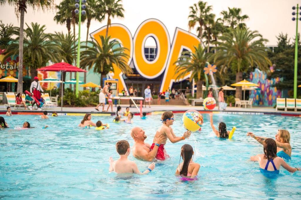 Resort Disney's Pop Century 3*