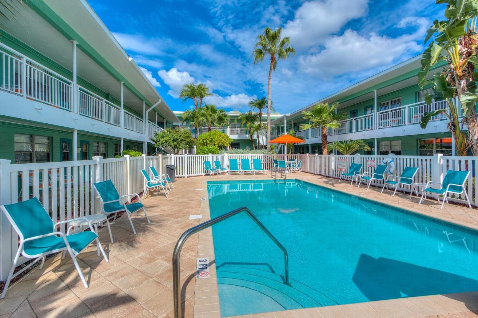 Resort Tropic Terrace #19 - Beachfront St. Pete Beach