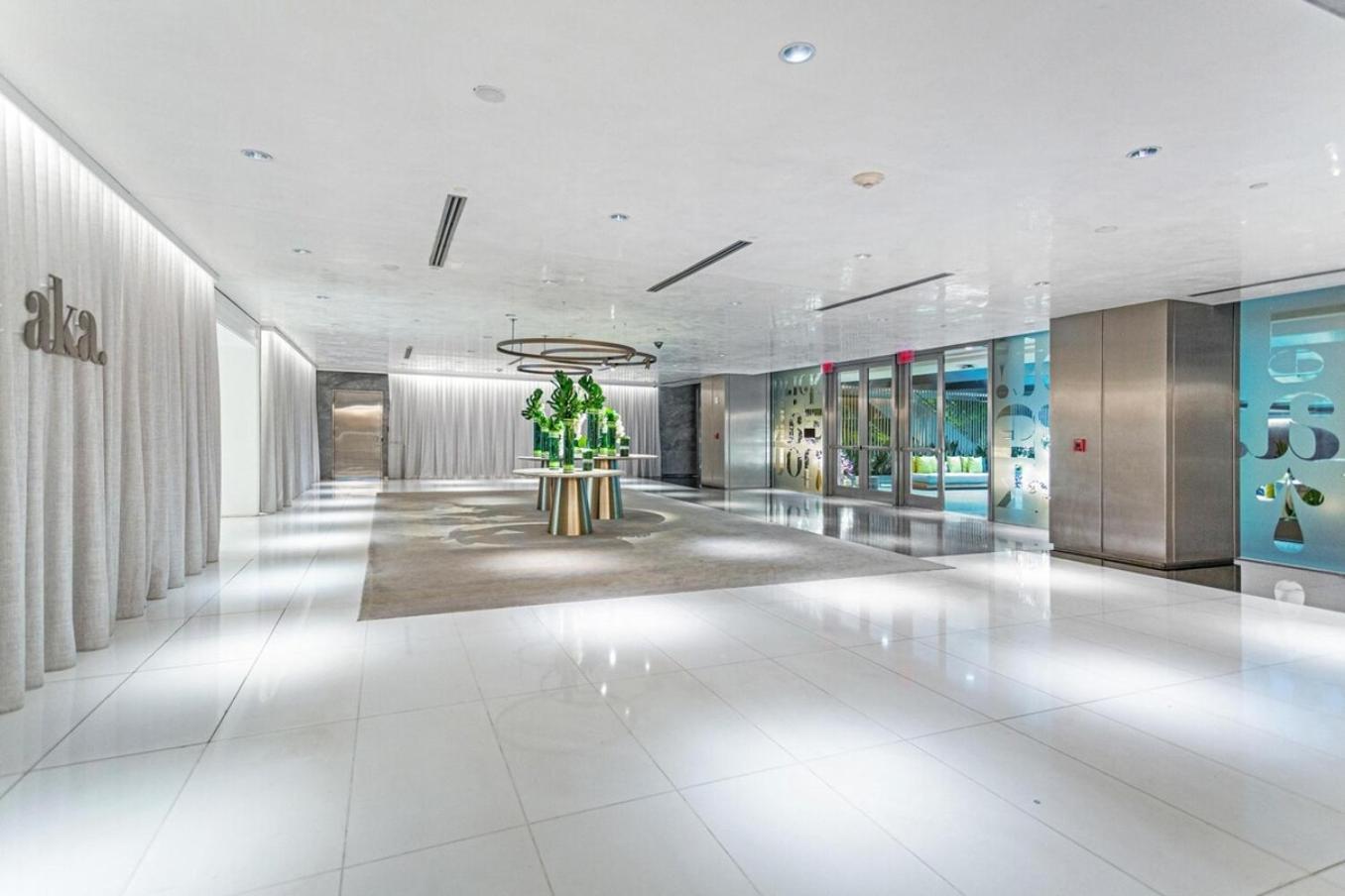Private At Lux Free Parking Miami