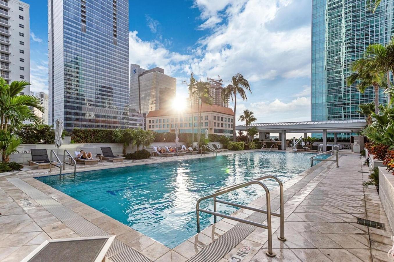 Private At Lux Free Parking Miami