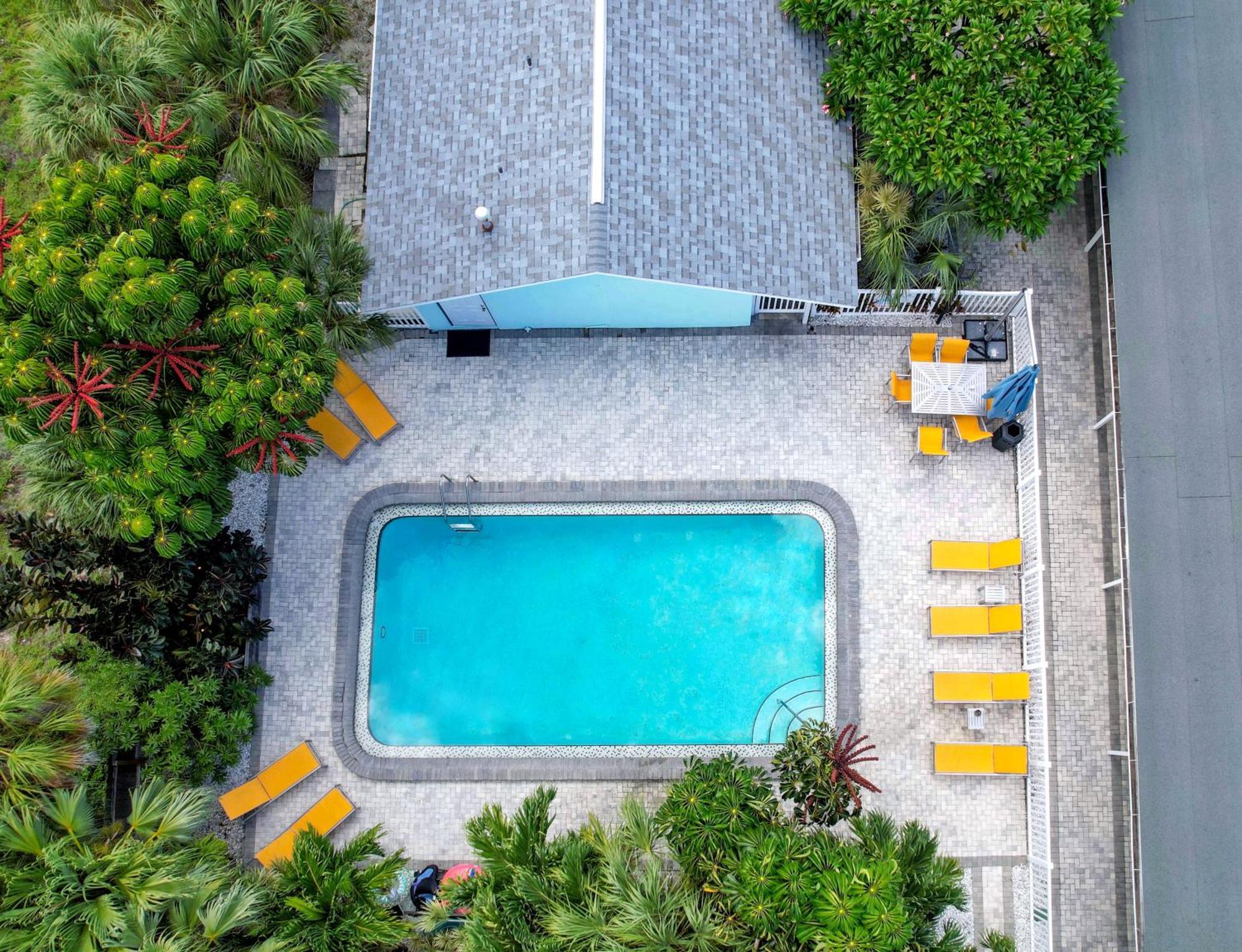 Park Shore St Pete Beach Apartment