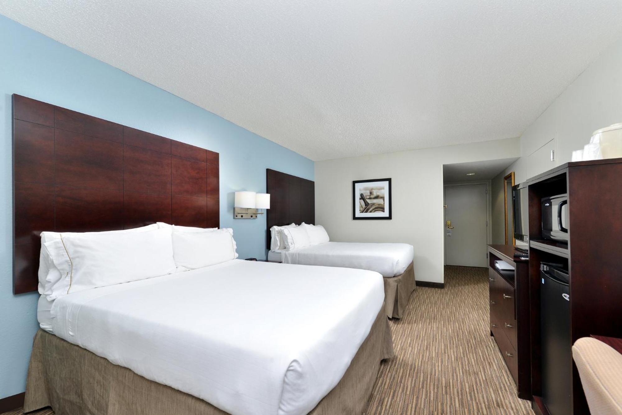 Hotel Express & Tampa-rocky Point Island By Ihg