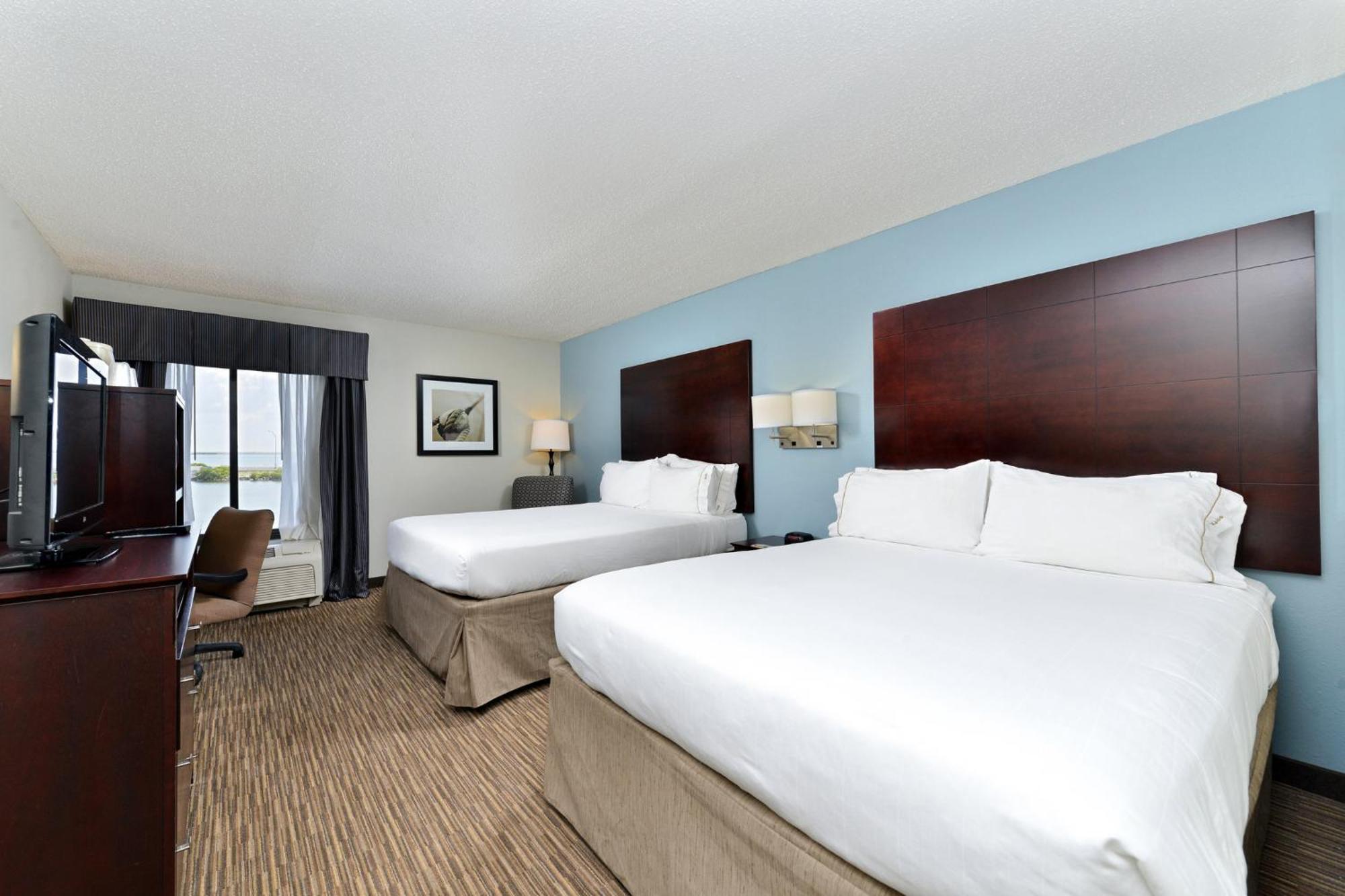 Hotel Express & Tampa-rocky Point Island By Ihg 2*