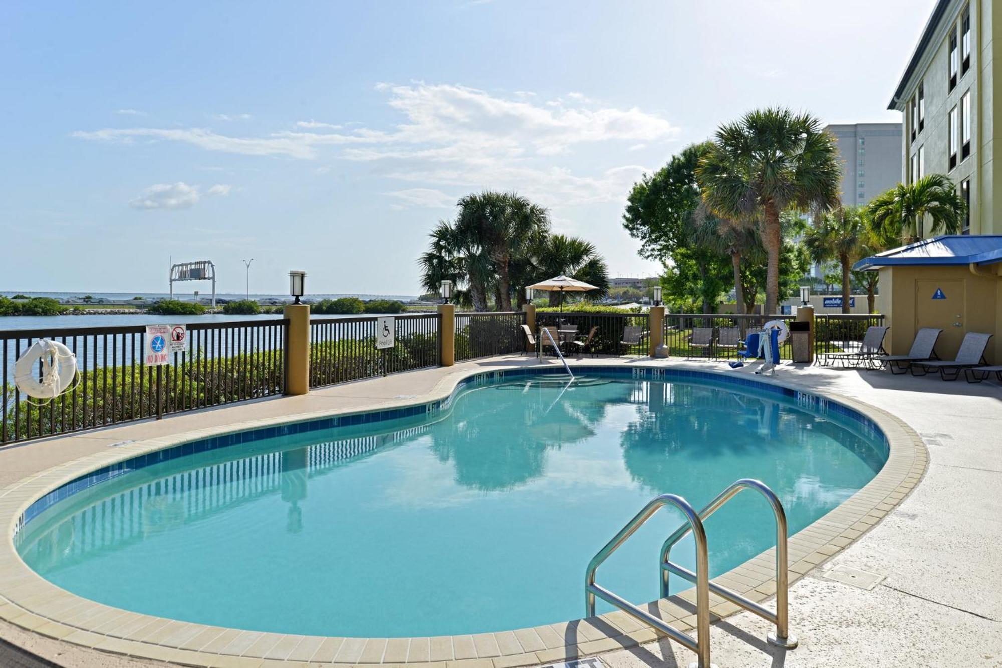 Express & Tampa-rocky Point Island By Ihg Tampa